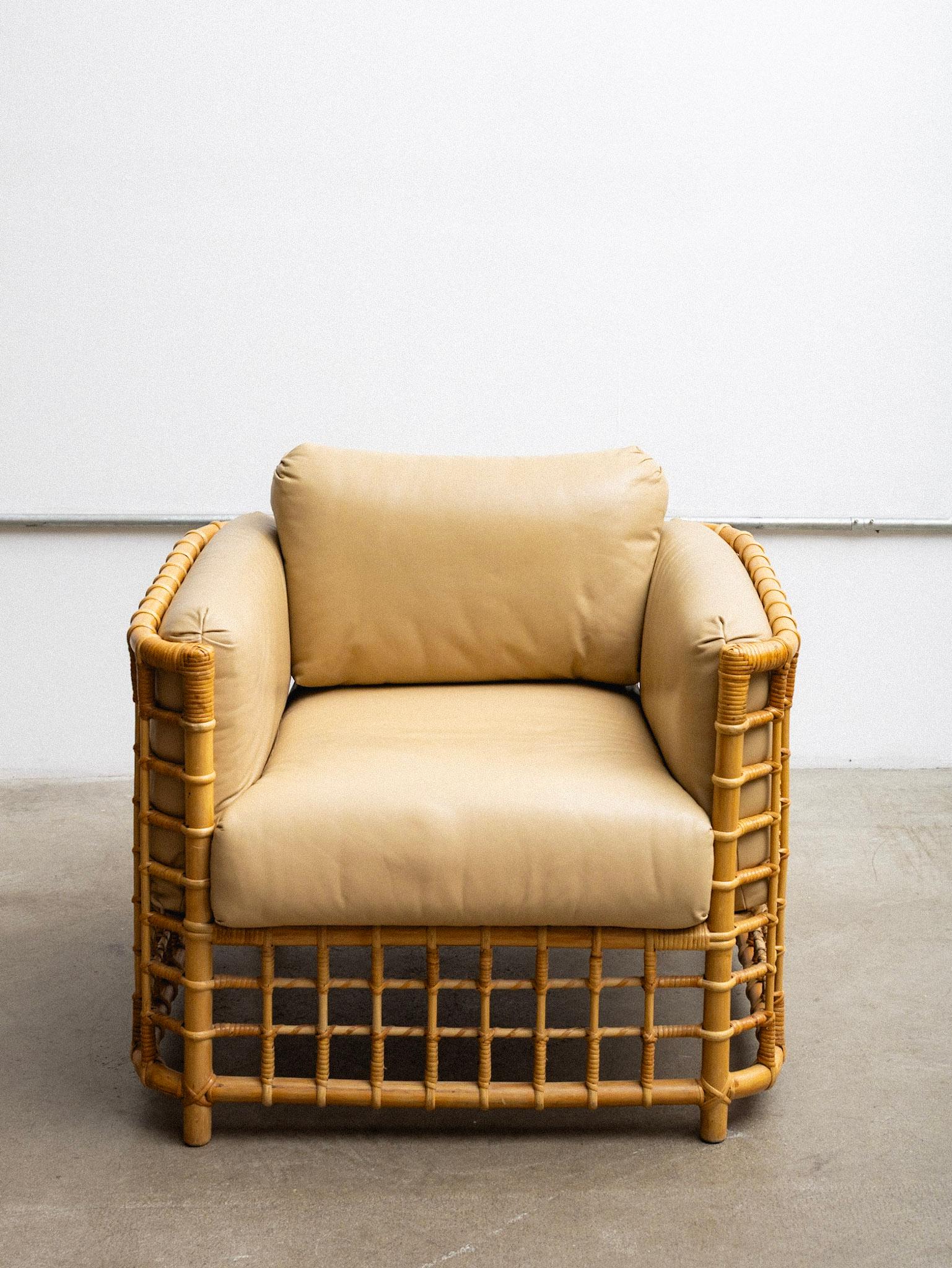 Chaise en rotin et cuir avec ottoman Attribué à Henry Olko en vente 1