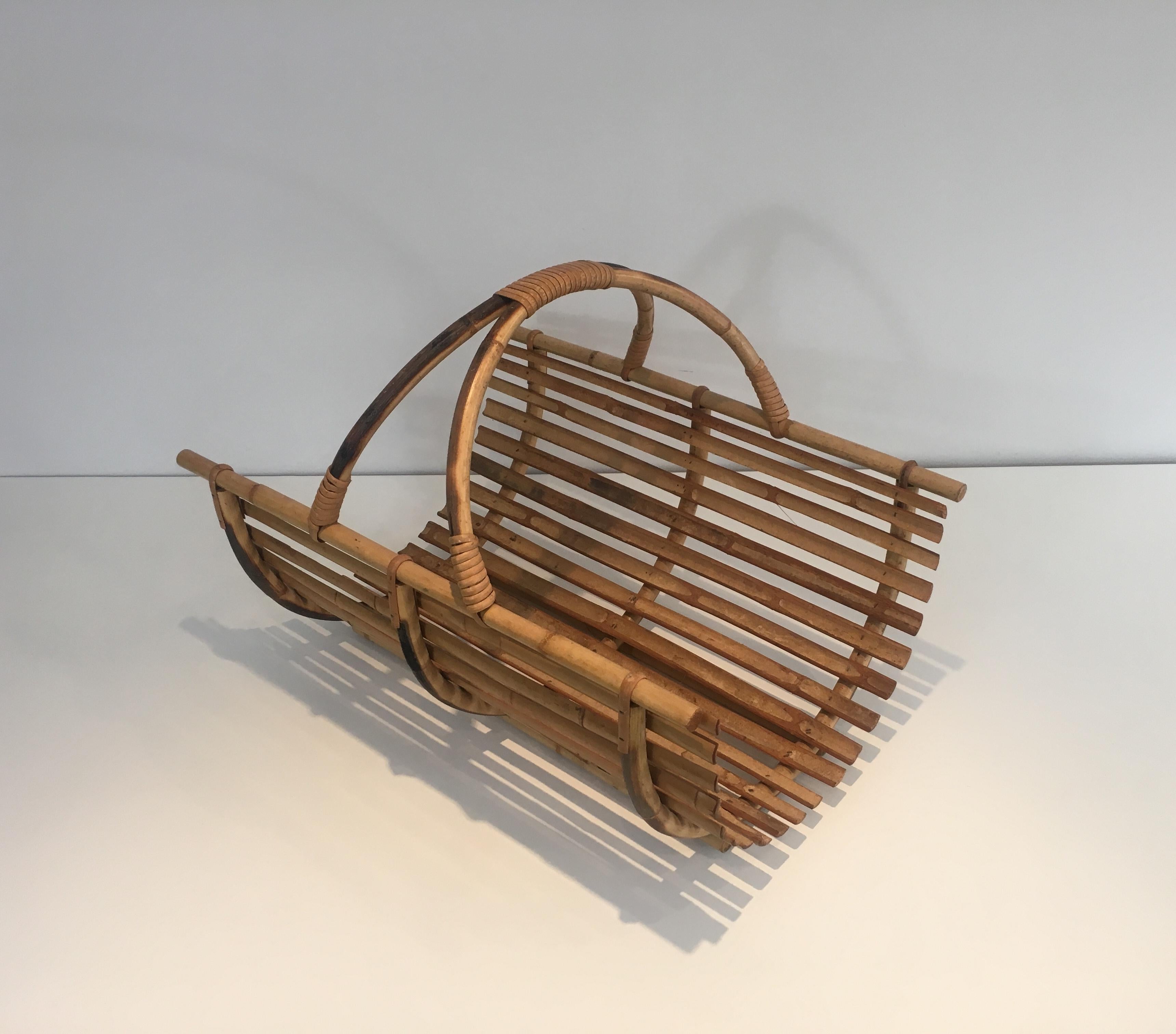 This unusual logs holder is made of rattan. This is a French work, circa 1950.