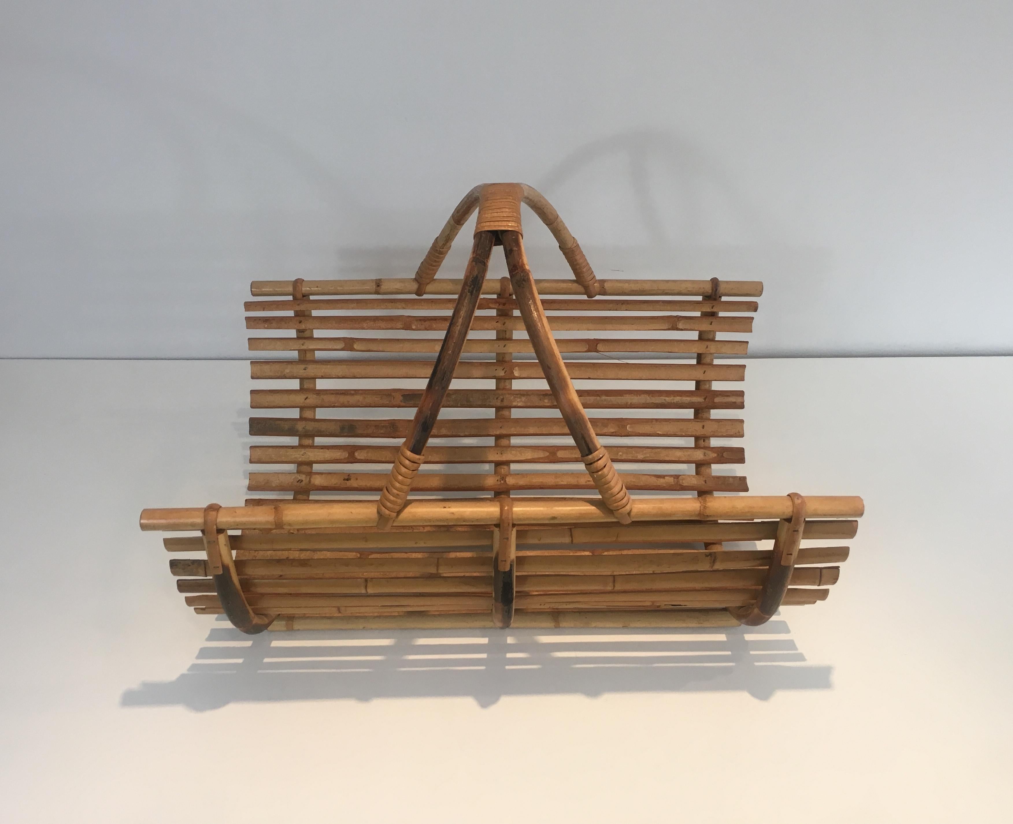 Rattan Logs Holder, French, Circa 1950 In Good Condition For Sale In Marcq-en-Barœul, Hauts-de-France