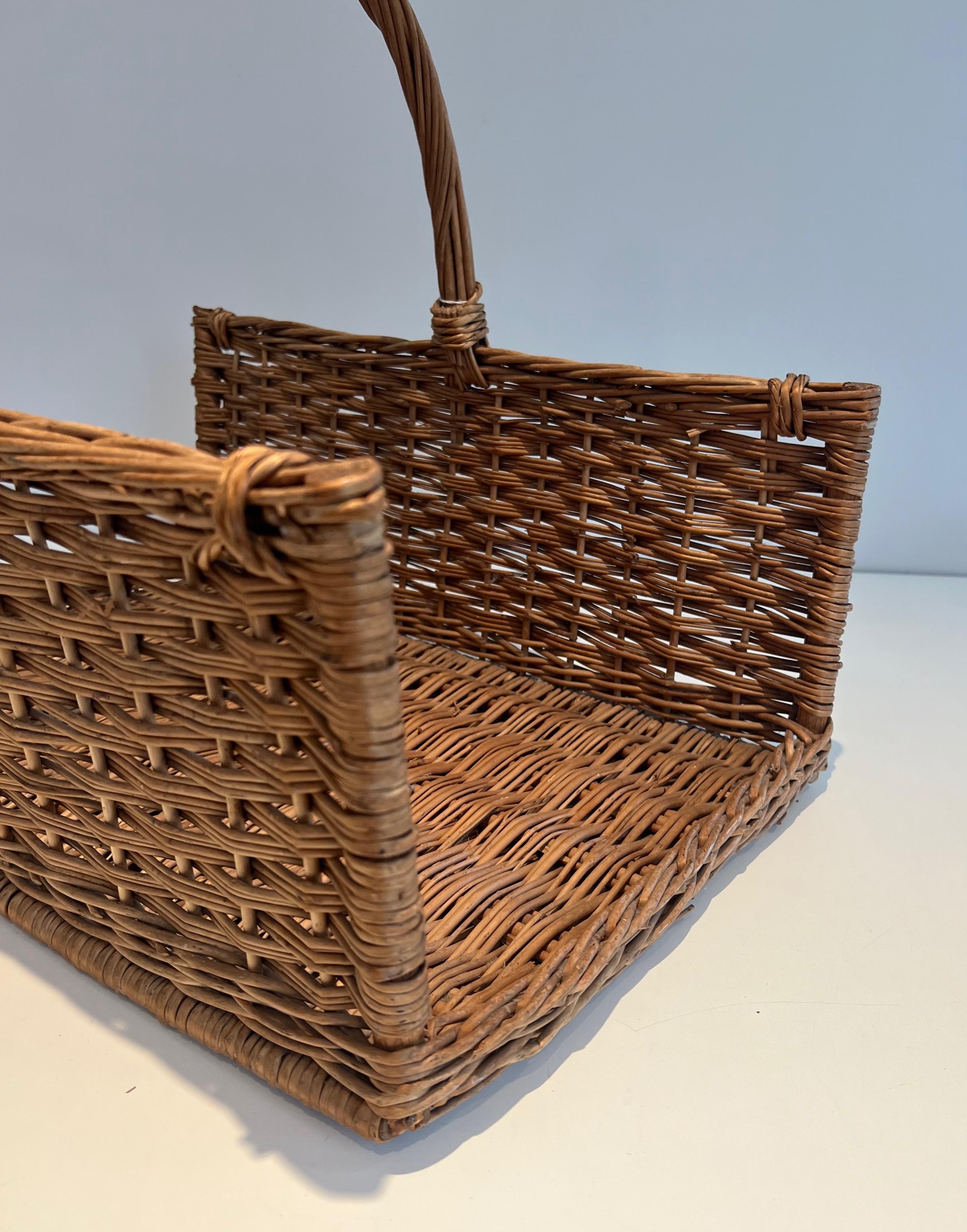 Porta tronchi in rattan. Lavoro francese. Circa 1970 in vendita 4