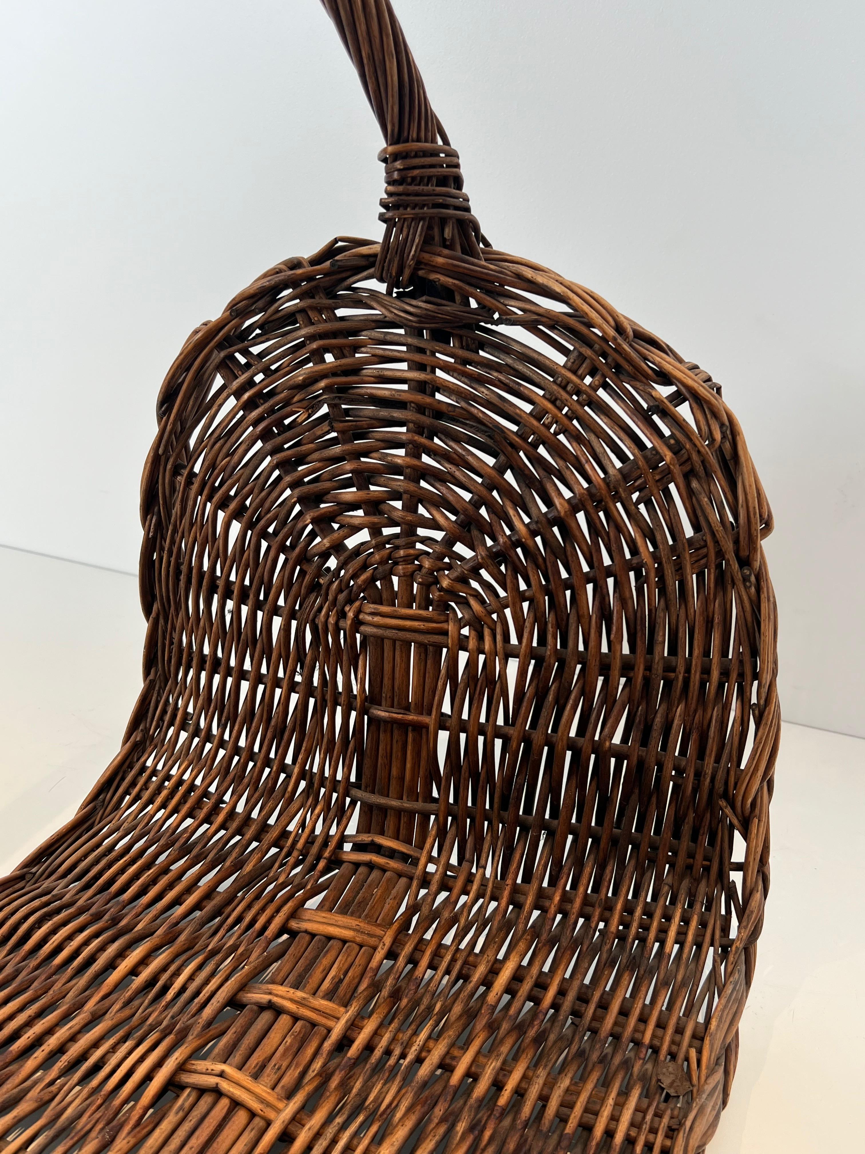 Rattan logs holder. French work. Circa 1970 For Sale 6