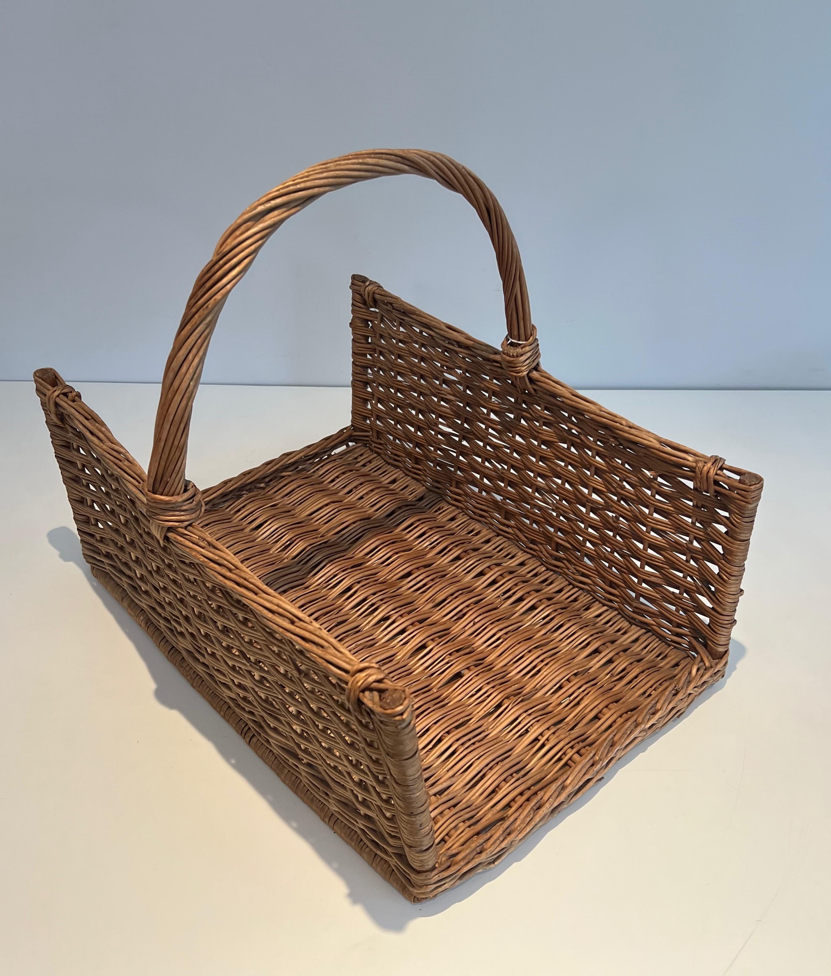 Rattan logs holder. French work. Circa 1970 For Sale 7
