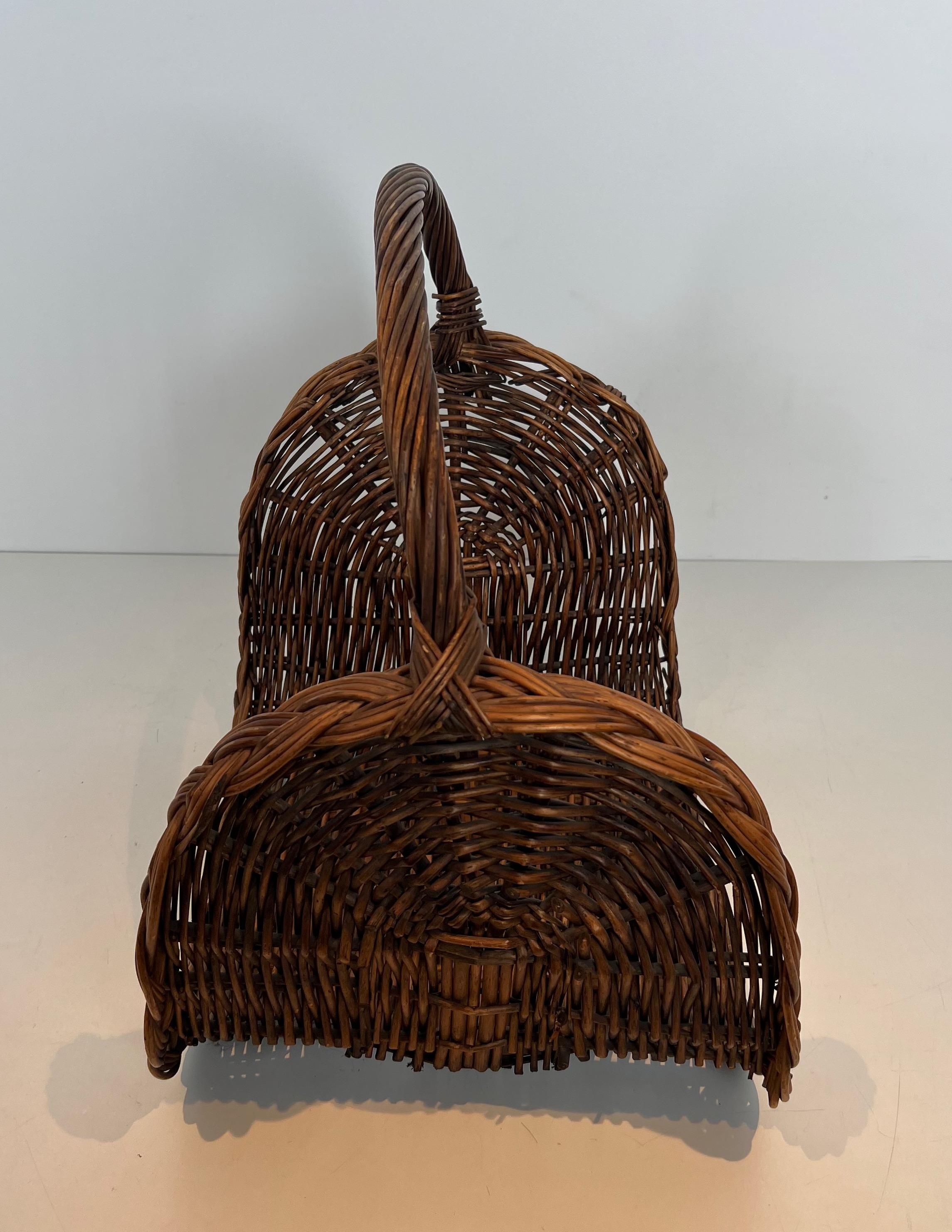 Rattan logs holder. French work. Circa 1970 For Sale 9