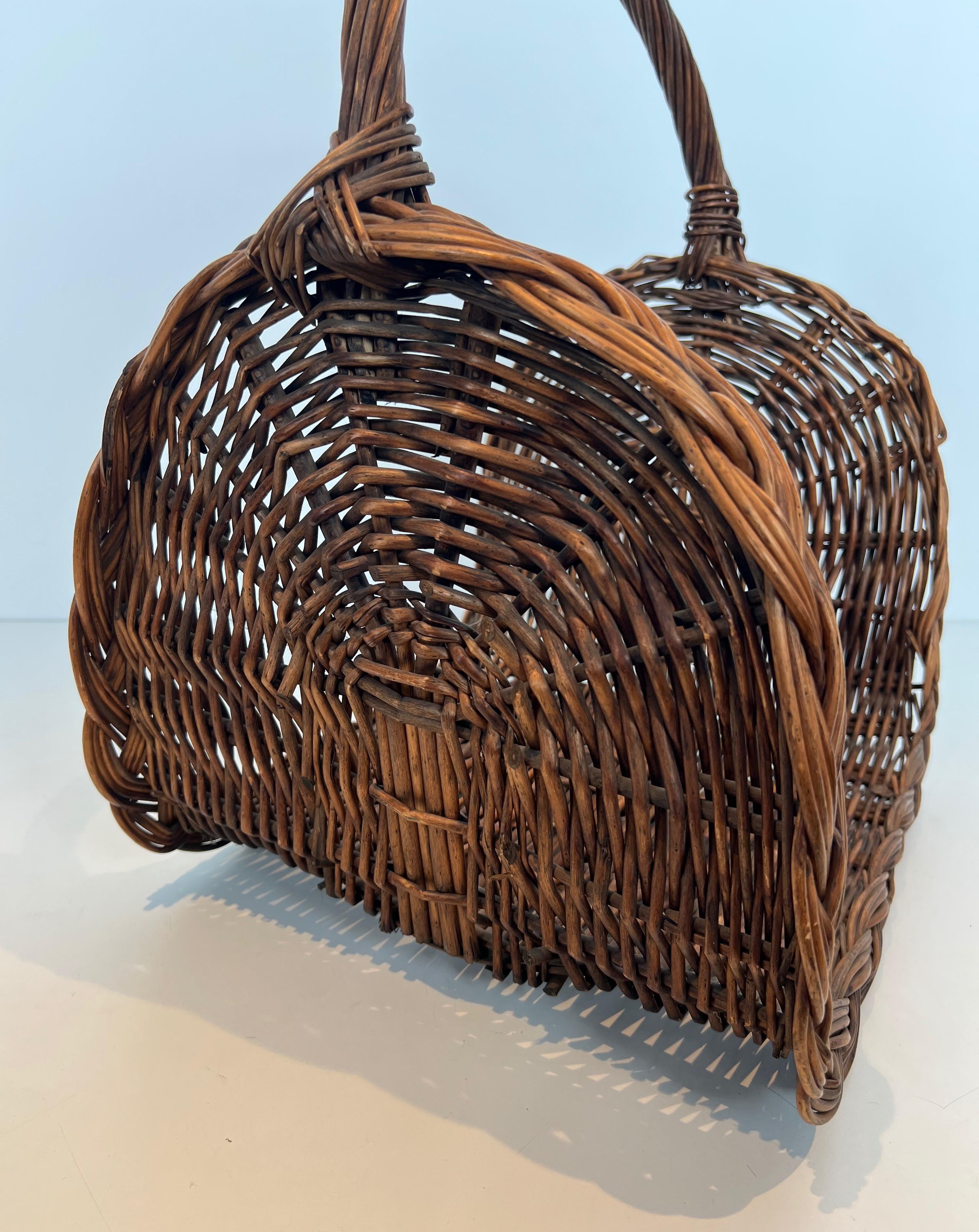 Rattan logs holder. French work. Circa 1970 For Sale 10
