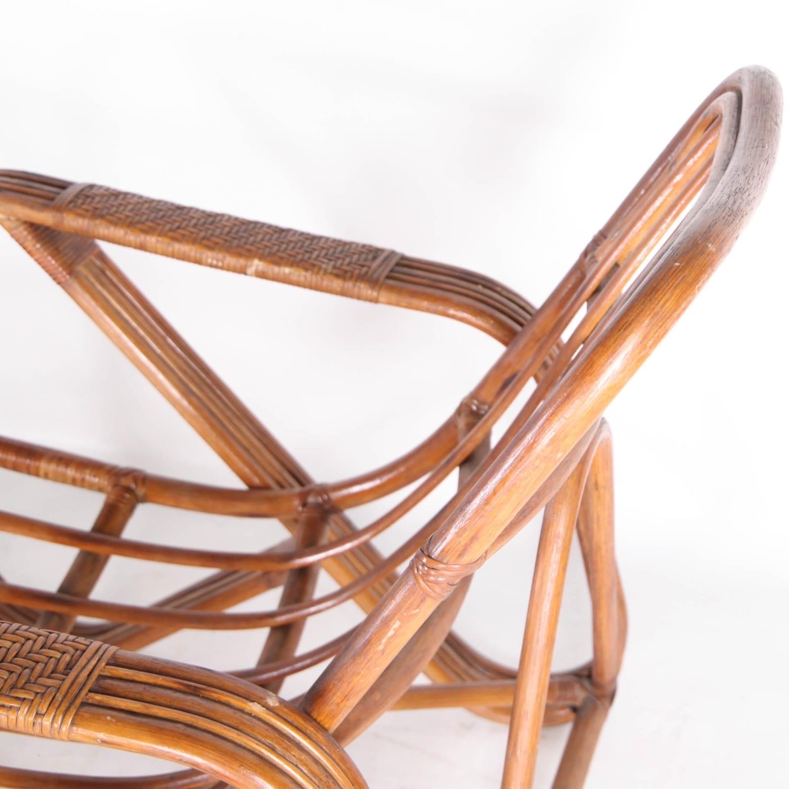Sedia e pouf in rattan in vendita 1