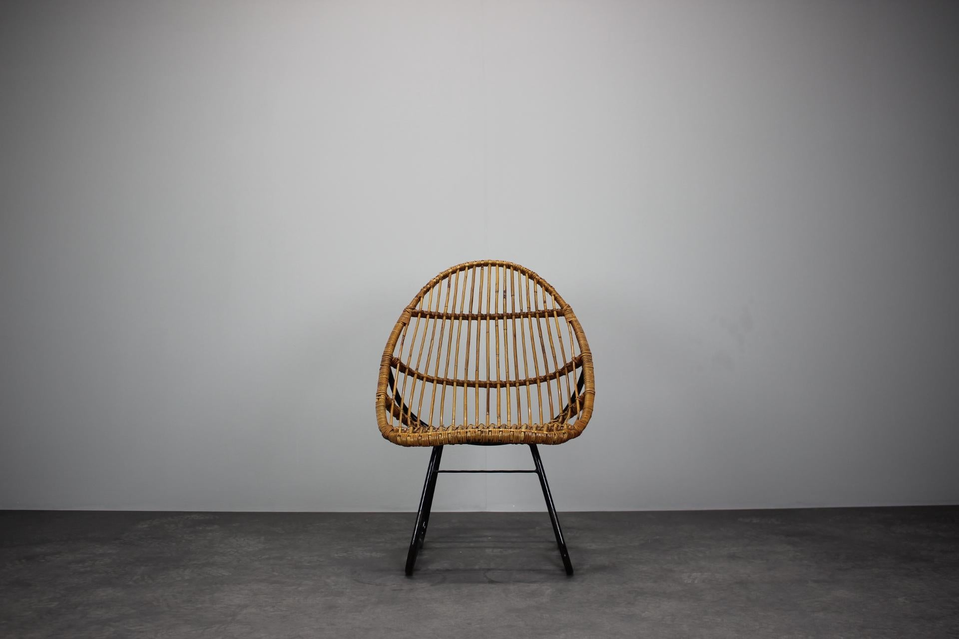 Rattan-Loungesessel von Uluv für Alan Fuchs, Tschechoslowakei, 1960er Jahre (Moderne der Mitte des Jahrhunderts) im Angebot