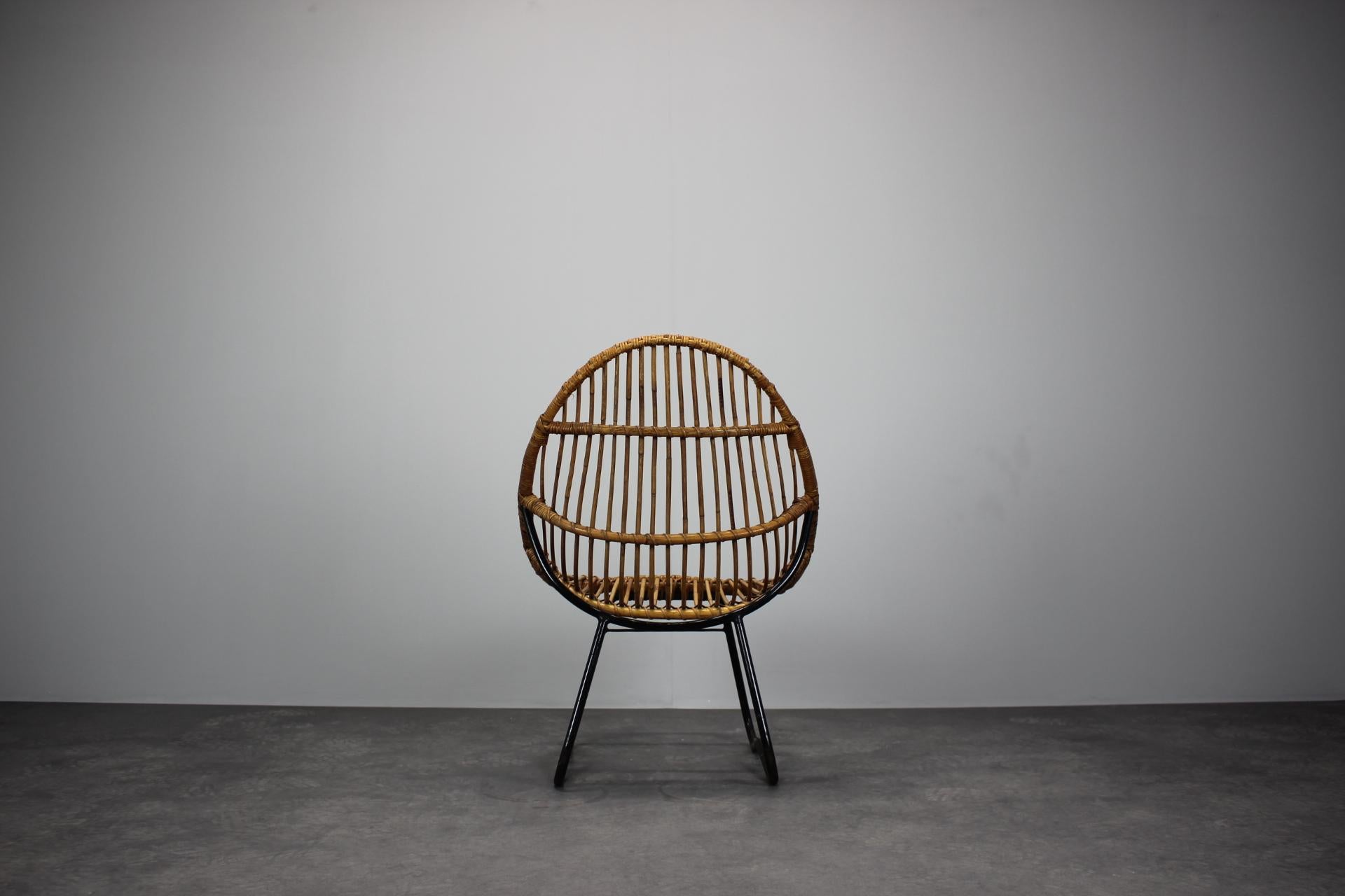 Rattan-Loungesessel von Uluv für Alan Fuchs, Tschechoslowakei, 1960er Jahre (Mitte des 20. Jahrhunderts) im Angebot