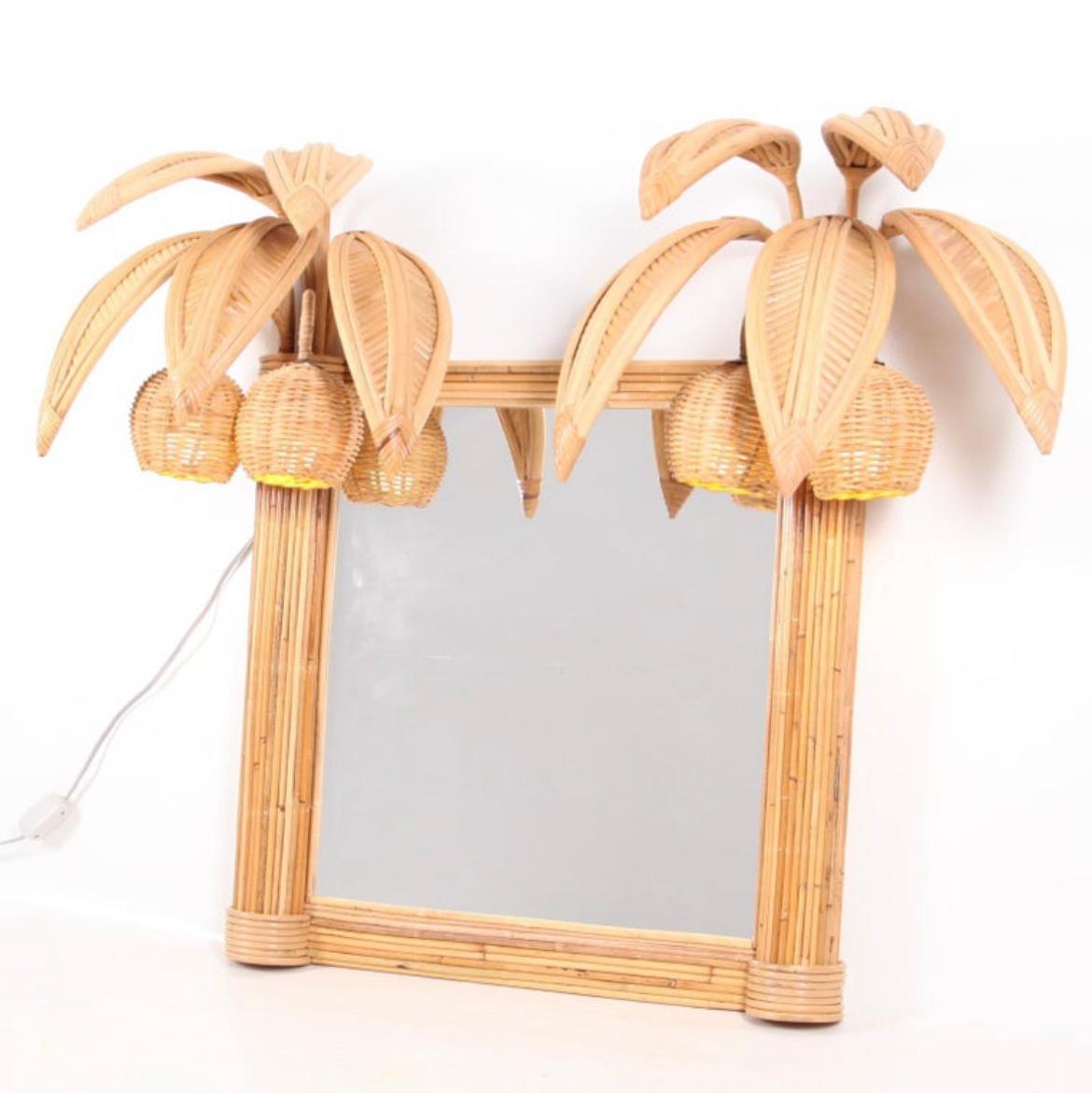 Français Miroir mural lumineux en rotin à double noix de coco en vente