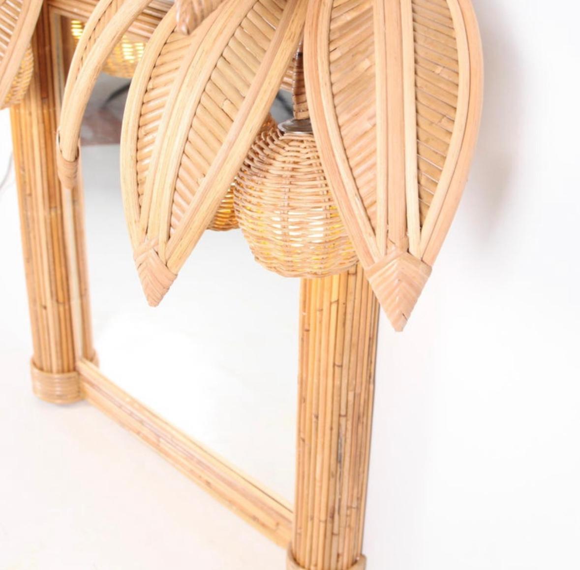 Tissé à la main Miroir mural lumineux en rotin à double noix de coco en vente