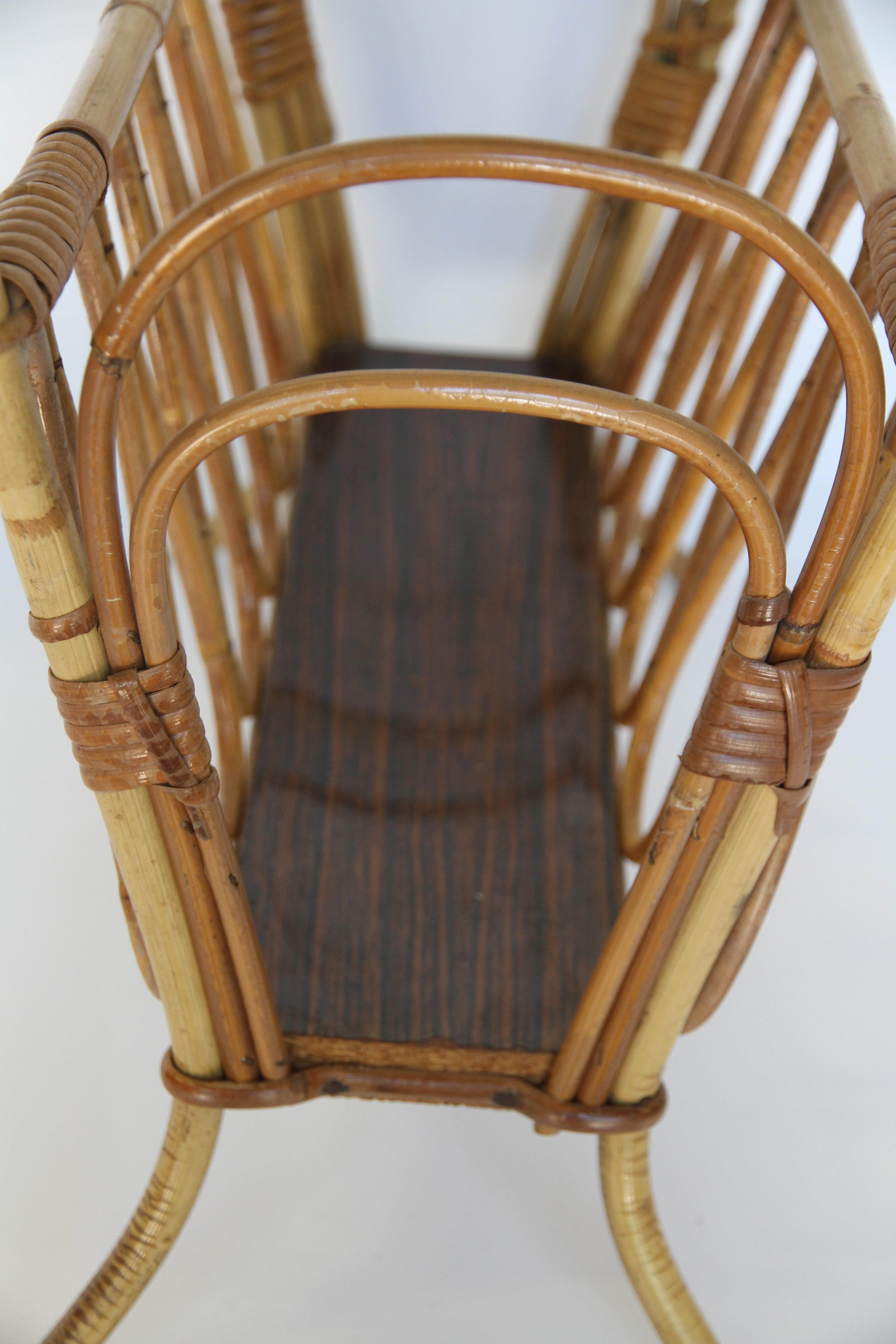 Rattan Magazine Holder In Good Condition In Houston, TX