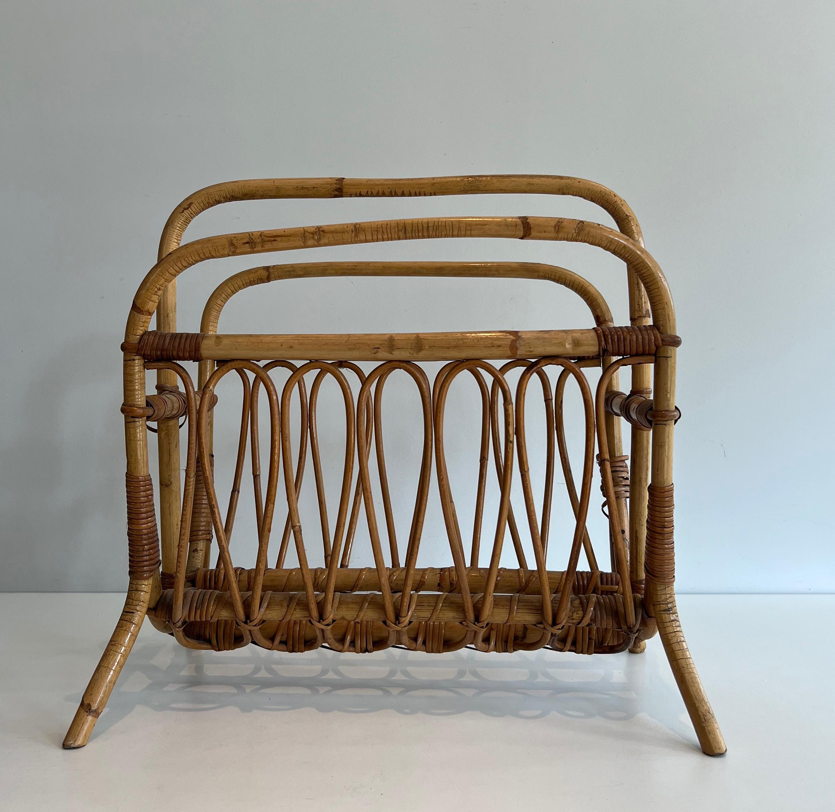 Mid-Century Modern Rattan magazine rack For Sale