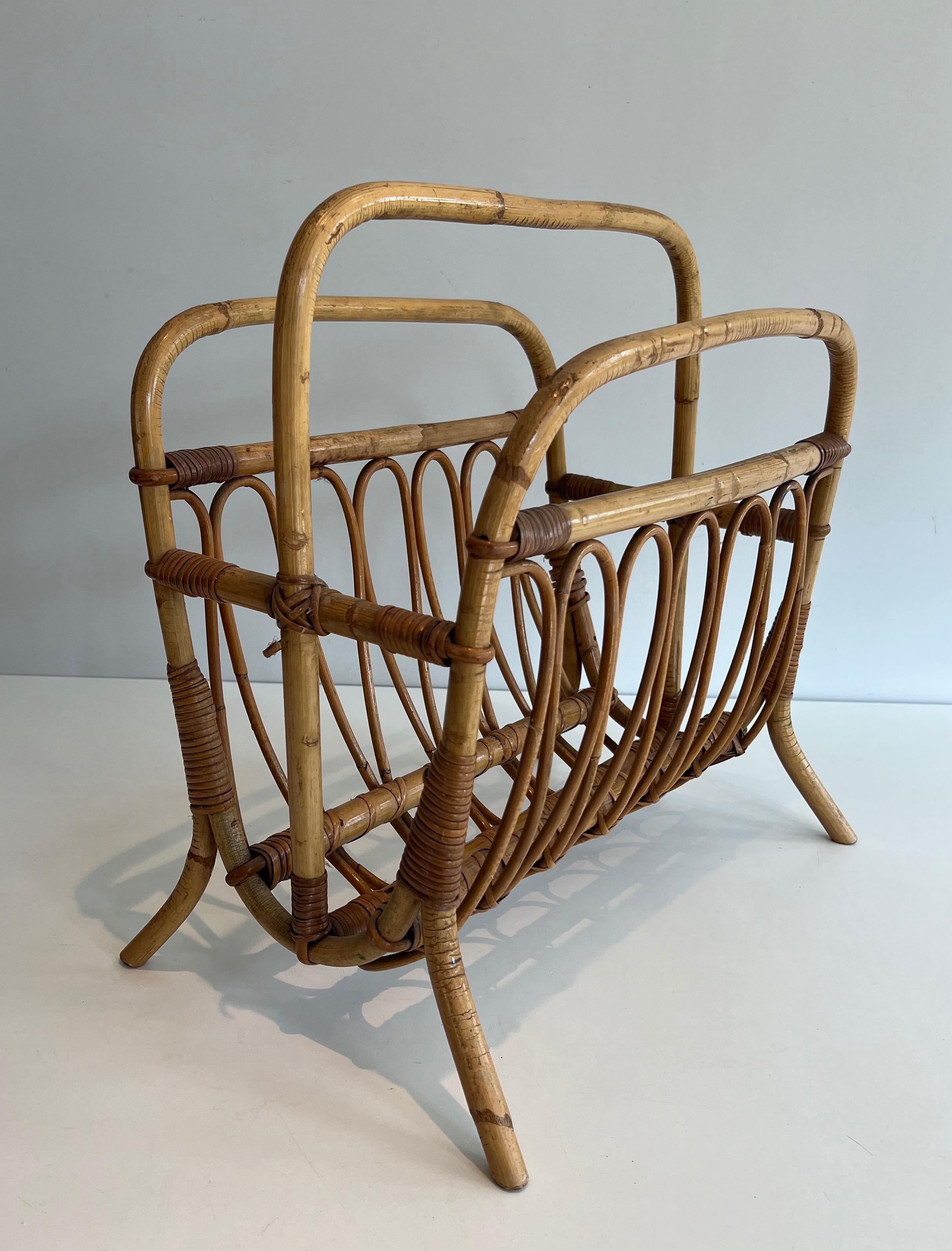 Rattan magazine rack In Good Condition For Sale In Marcq-en-Barœul, Hauts-de-France