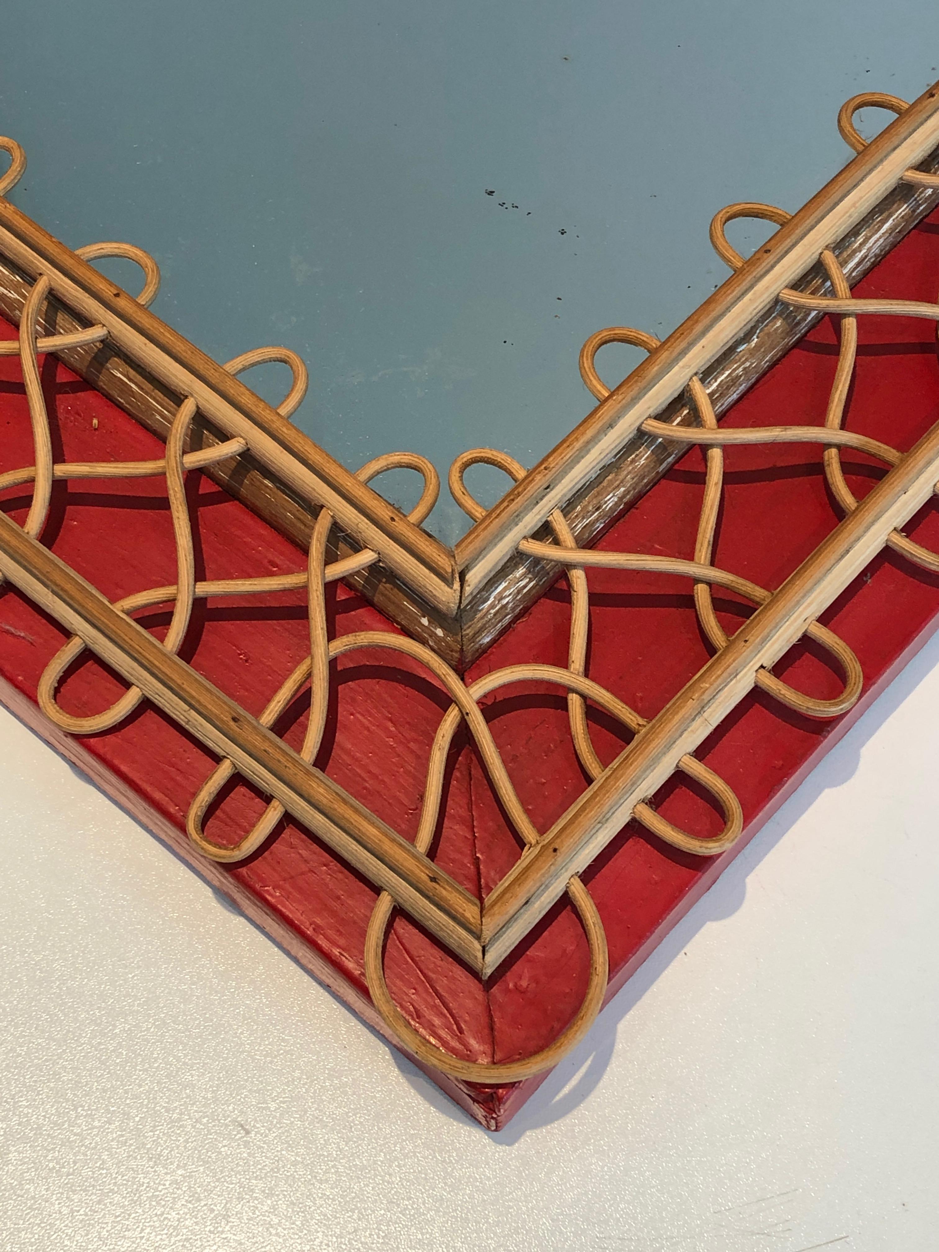 Miroir en rotin sur fond rouge. Travail français. Circa 1940 en vente 9