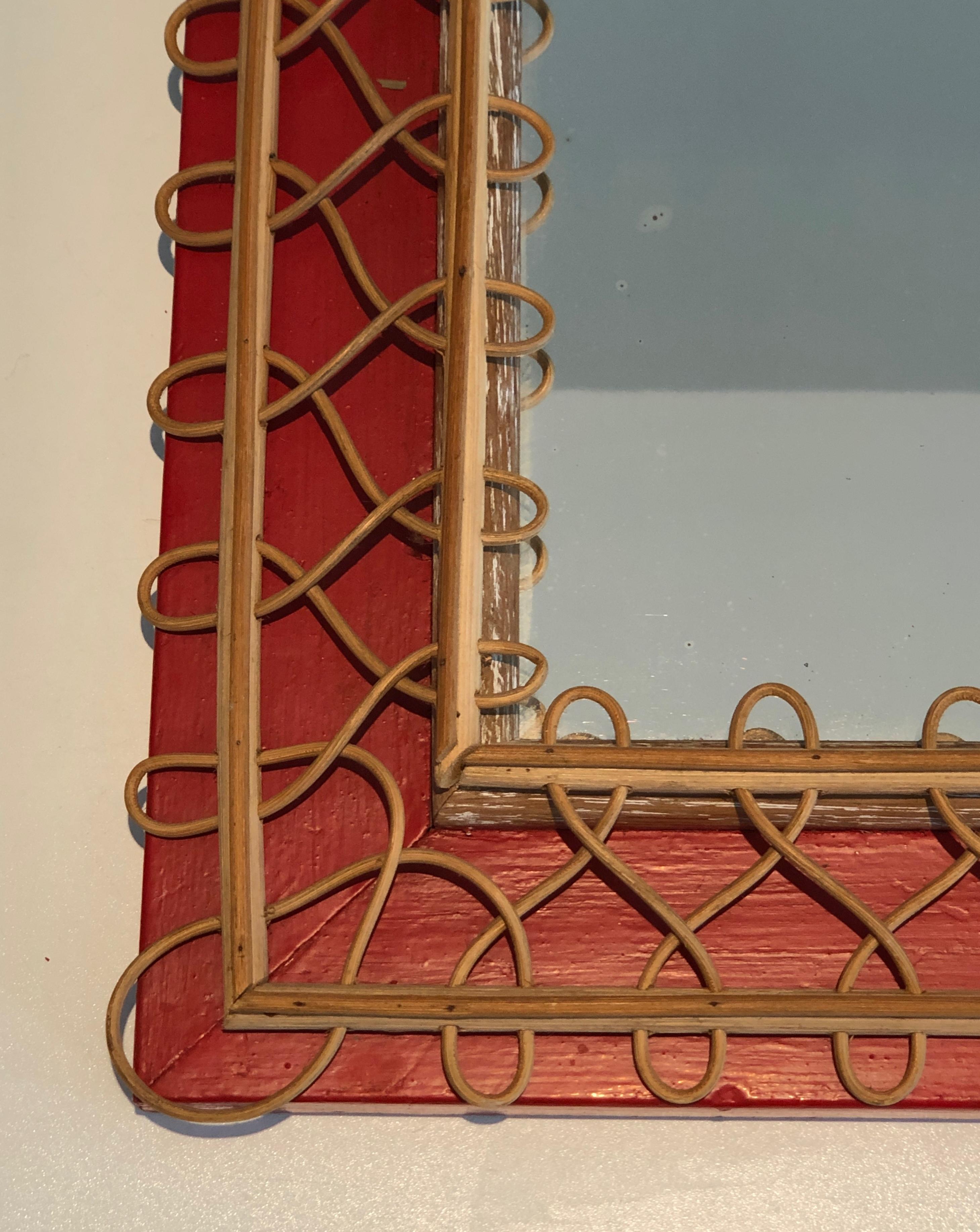 Miroir en rotin sur fond rouge. Travail français. Circa 1940 en vente 2