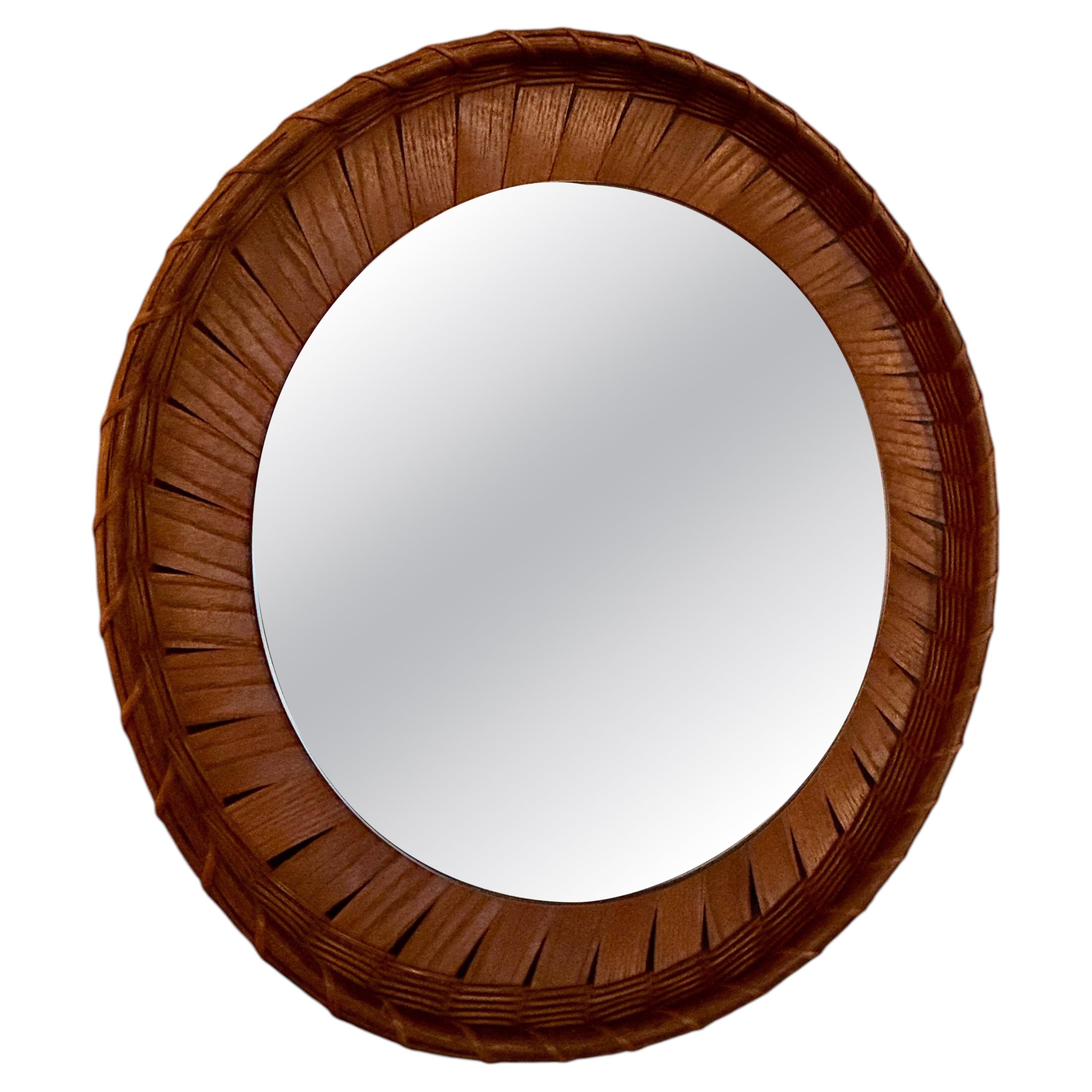 Espejo de pared de ratán con estante, estilo Mid-Century Modern, Alemania, década de 1970 en venta