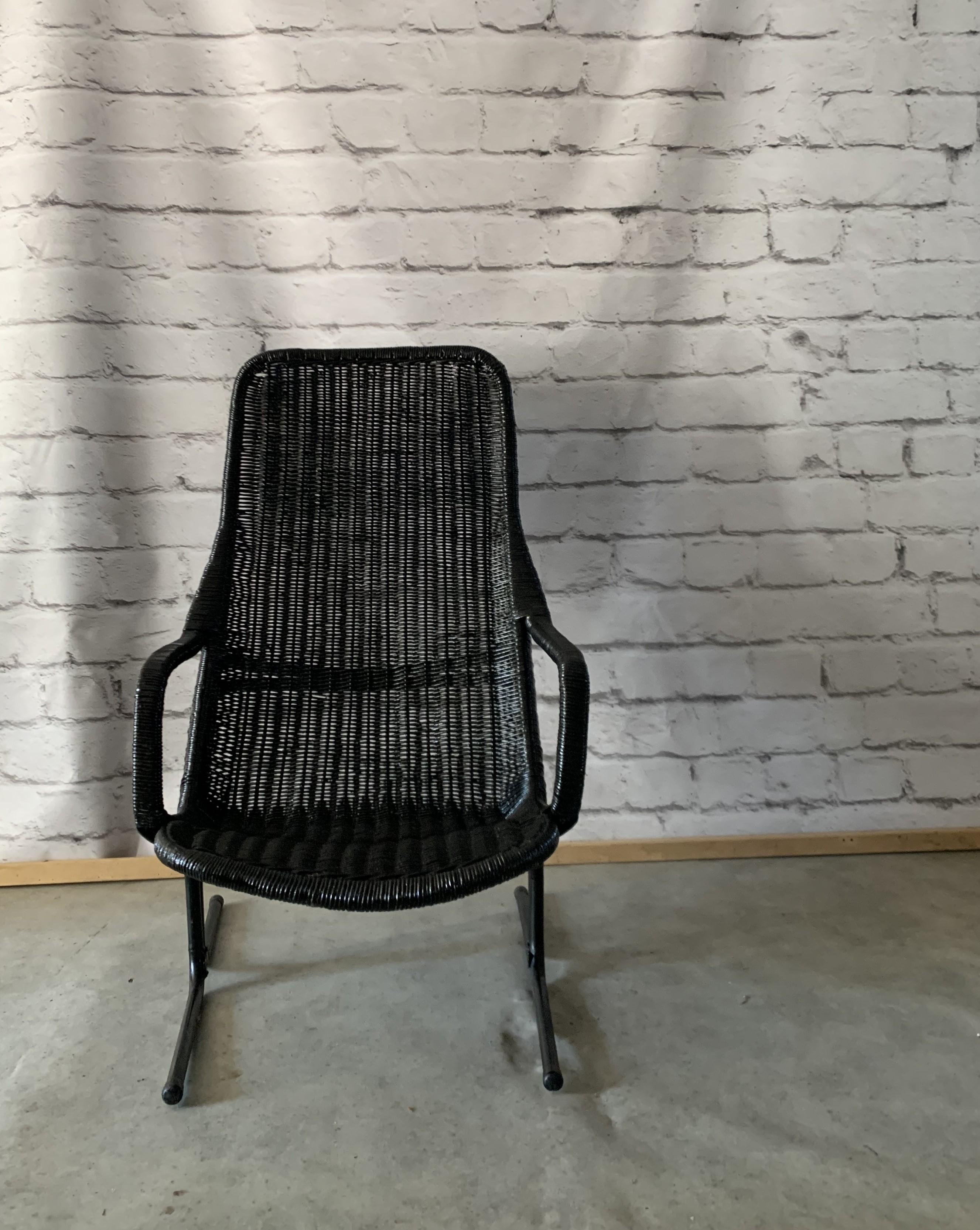 Beautiful 514 Sliedregt easy chair in rattan and steel. Traditional rattan with modern metal frame. The 514C model has become an icon of Dutch design. The rattan and metal parts are in good condition. Painted black.