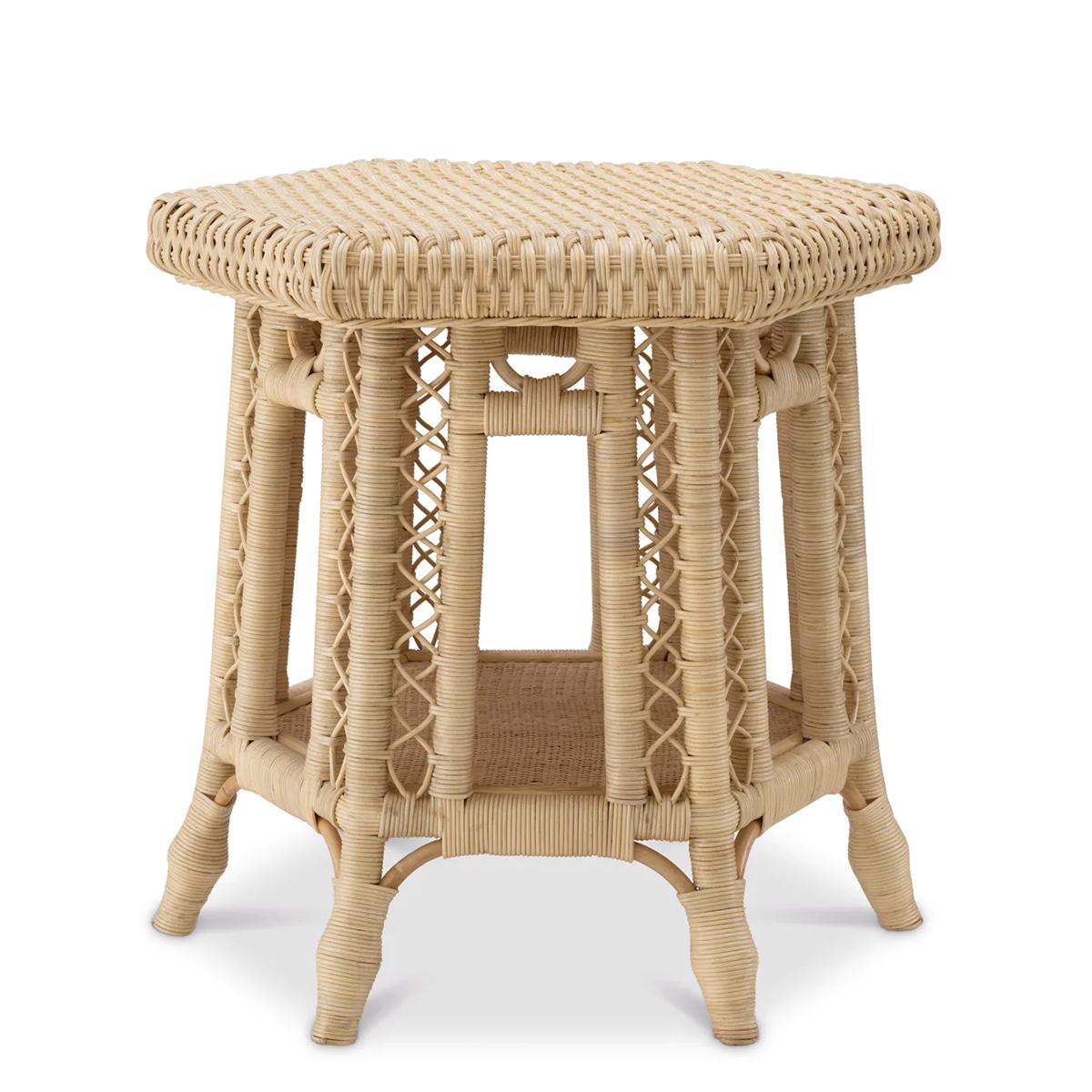 Table d'appoint en rotin naturel Hexa avec
toute la structure est en rotin en finition naturelle.