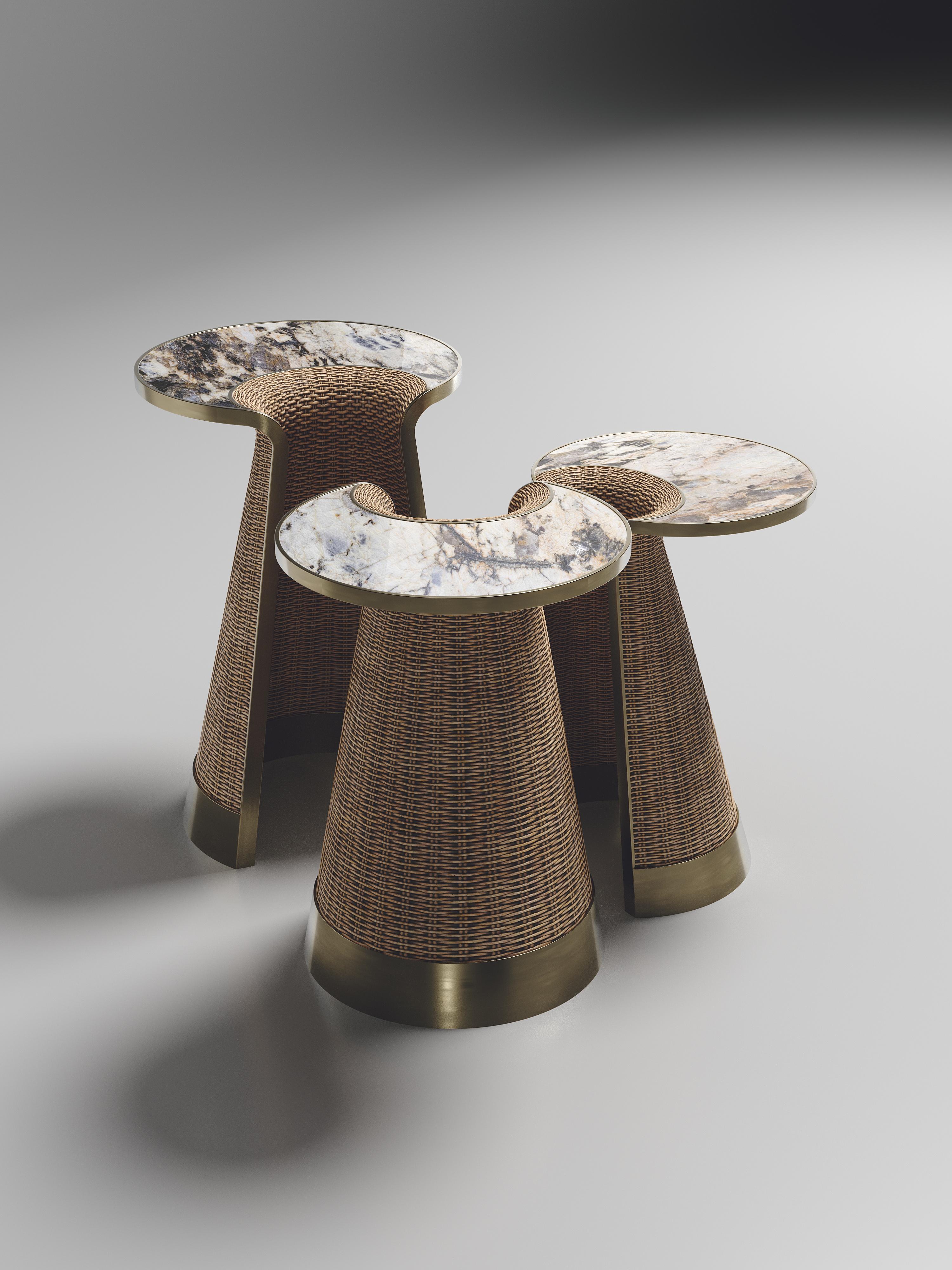 Art déco Tables d'appoint gigognes en rotin avec incrustation Patagonia et laiton de R&Y Augousti en vente