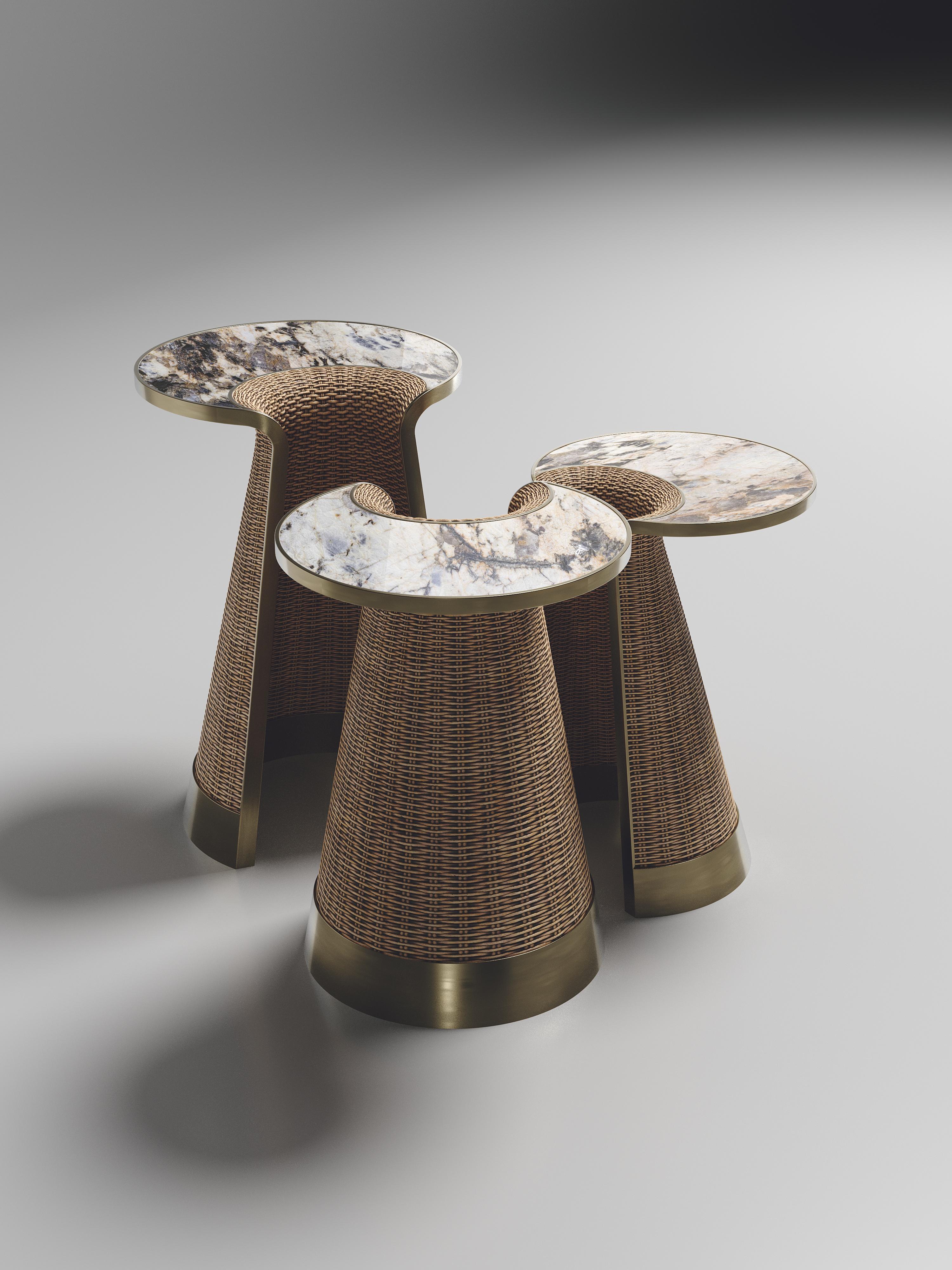 Rattan-Beistelltische mit Patagoni- und Messingintarsien aus Rattan von R&Y Augousti (Art déco) im Angebot