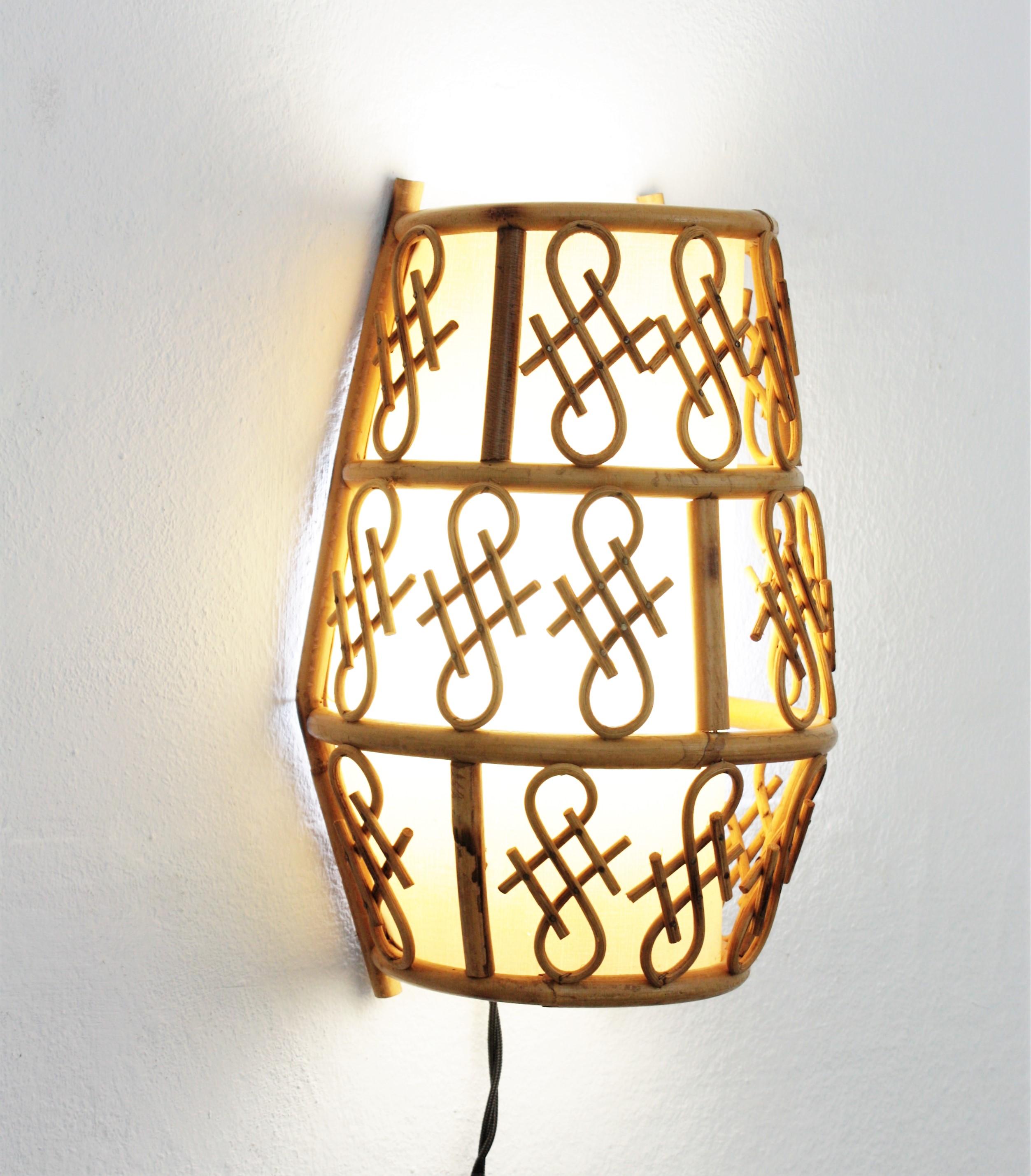 French Modernist Wall Sconce in Rattan In Good Condition For Sale In Barcelona, ES