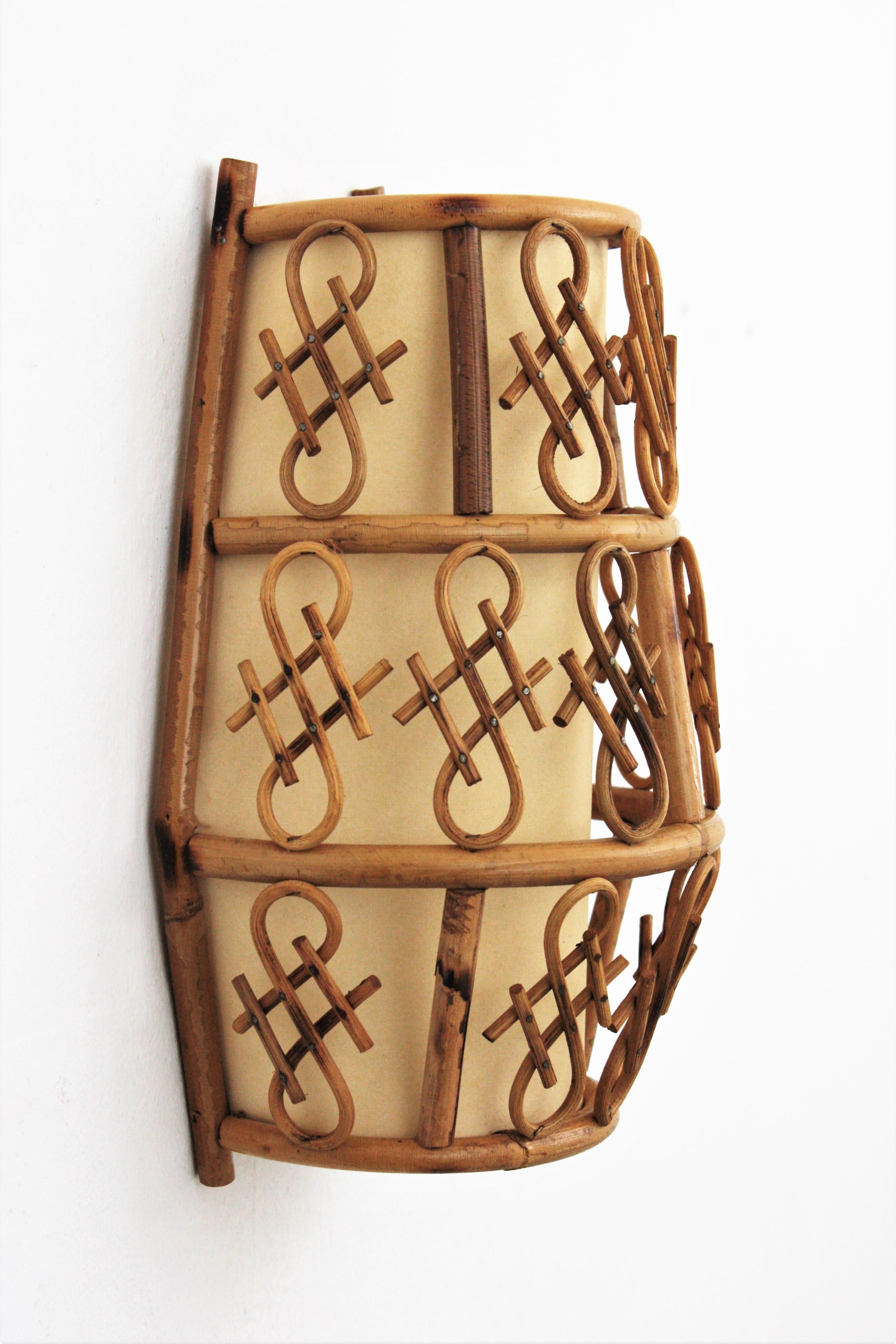 French Modernist Wall Sconce in Rattan For Sale 1