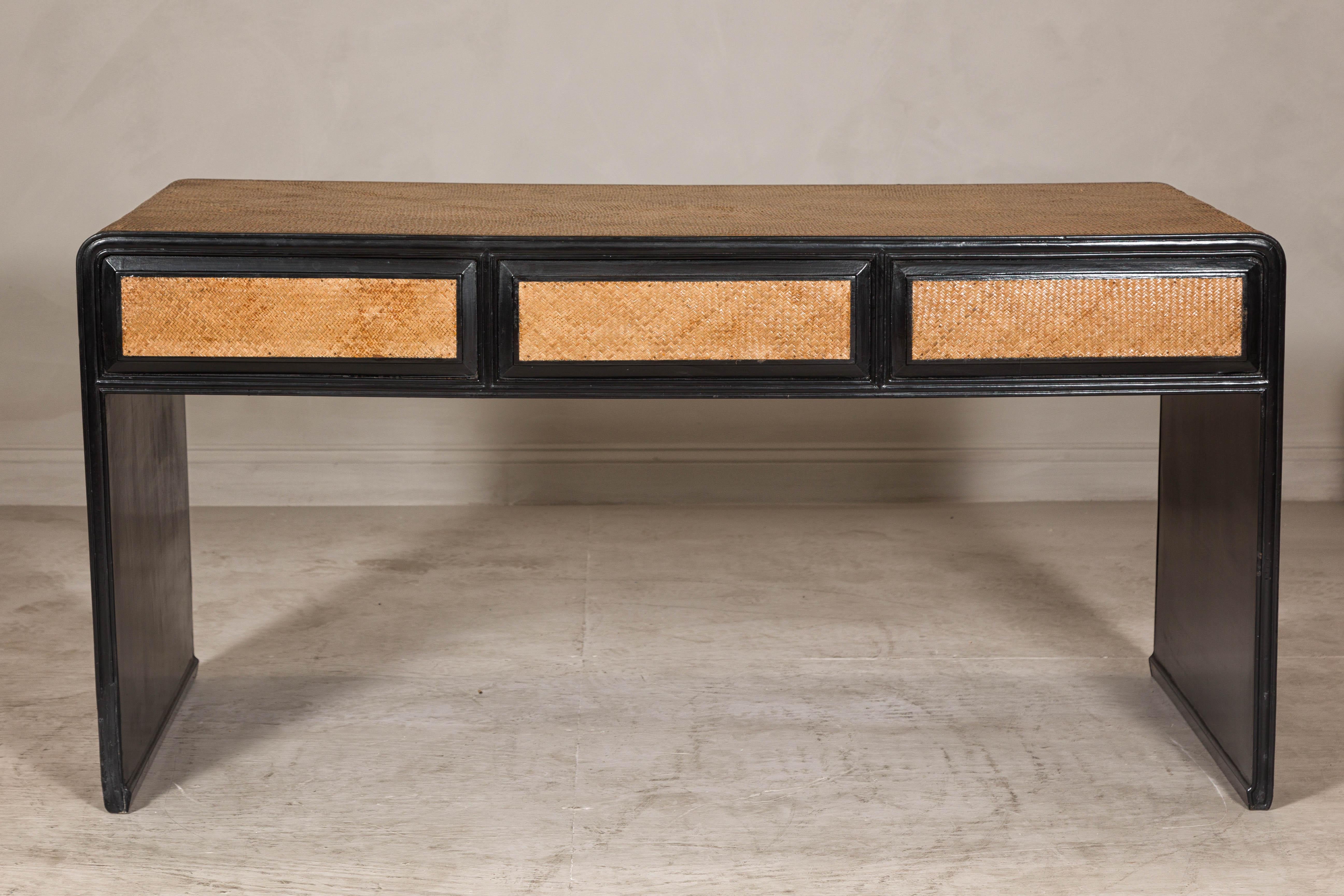 Scrivania a cascata in rattan su Wood Wood con finitura laccata nera e tre cassetti in vendita 8