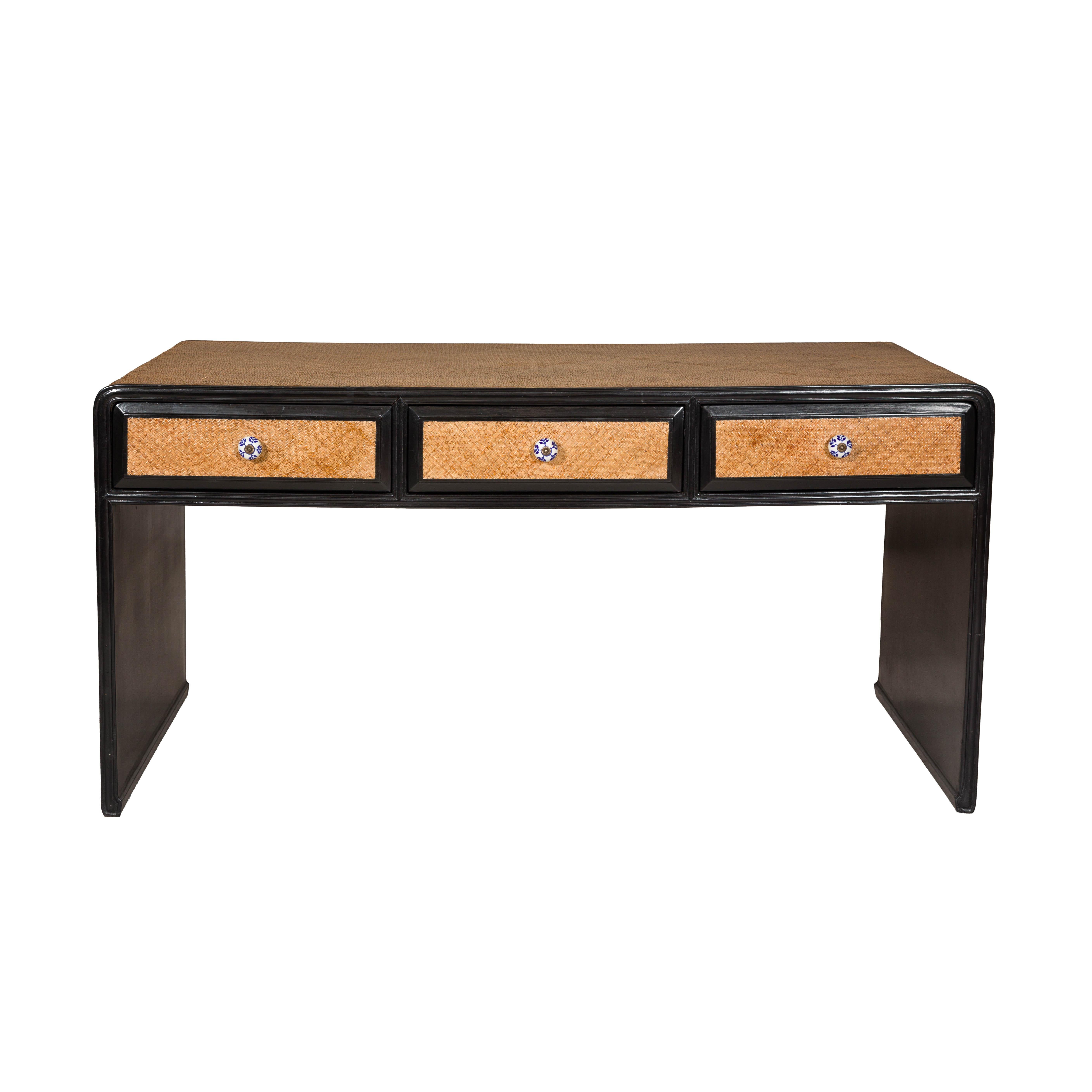 Scrivania a cascata in rattan su Wood Wood con finitura laccata nera e tre cassetti in vendita 10
