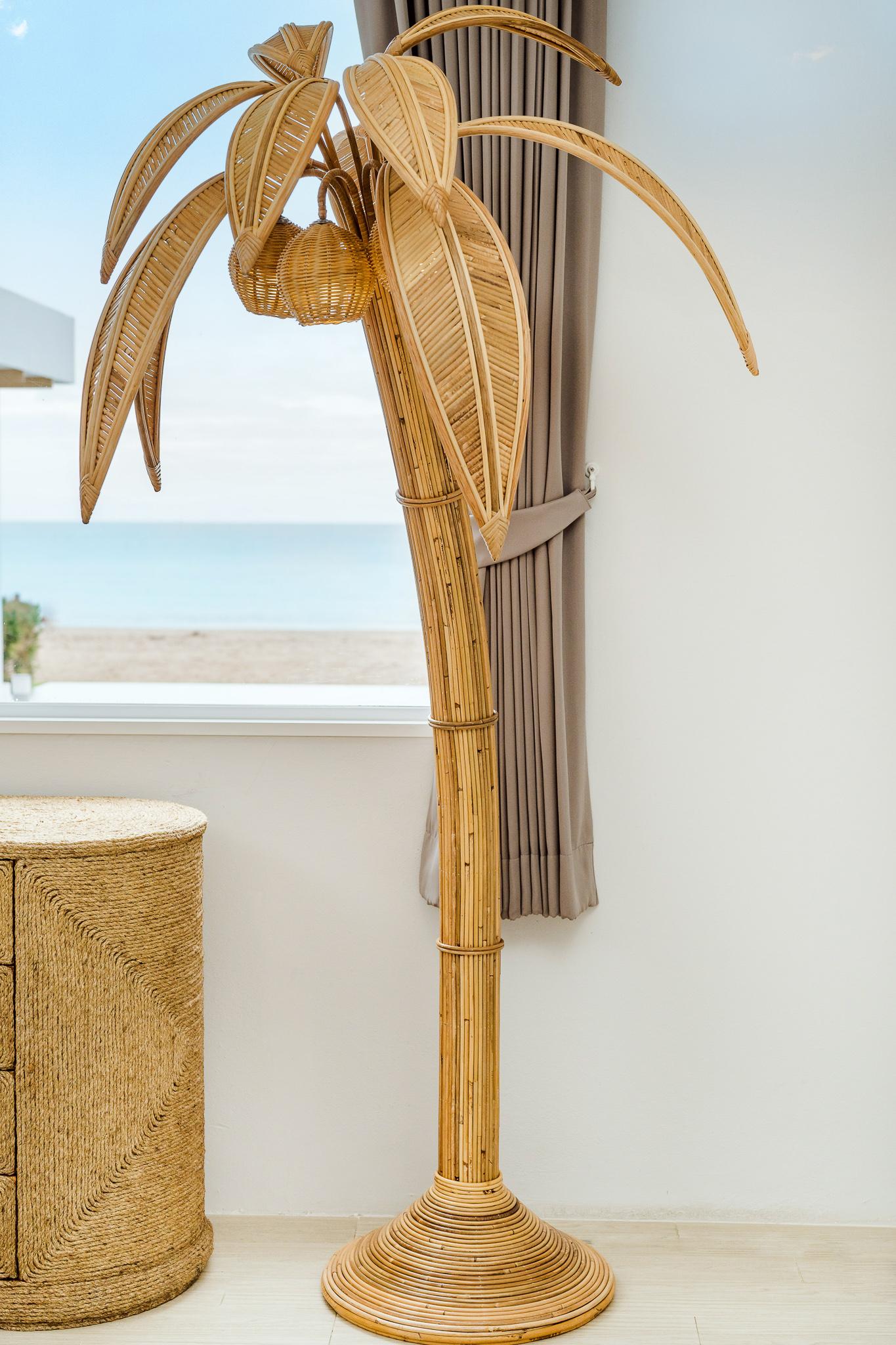 Rattan « Palm tree/ coconut tree » floor lamp In Excellent Condition For Sale In Isle Sur Sorgue, FR