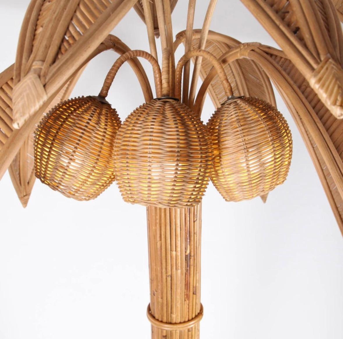 Rattan « Palm tree/ coconut tree » floor lamp In Excellent Condition For Sale In Isle Sur Sorgue, FR