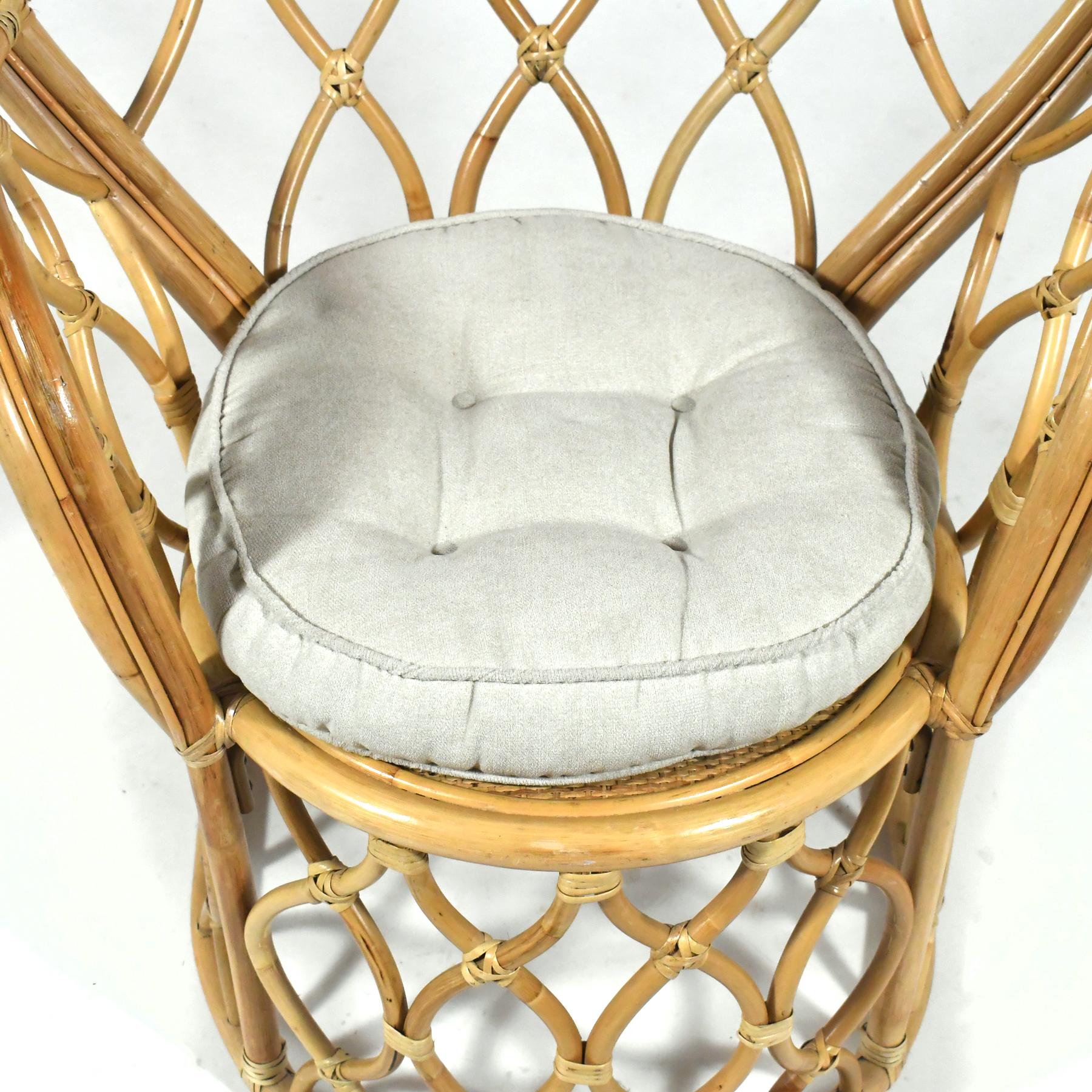 Rattan- Pfauenstuhl im Angebot 4