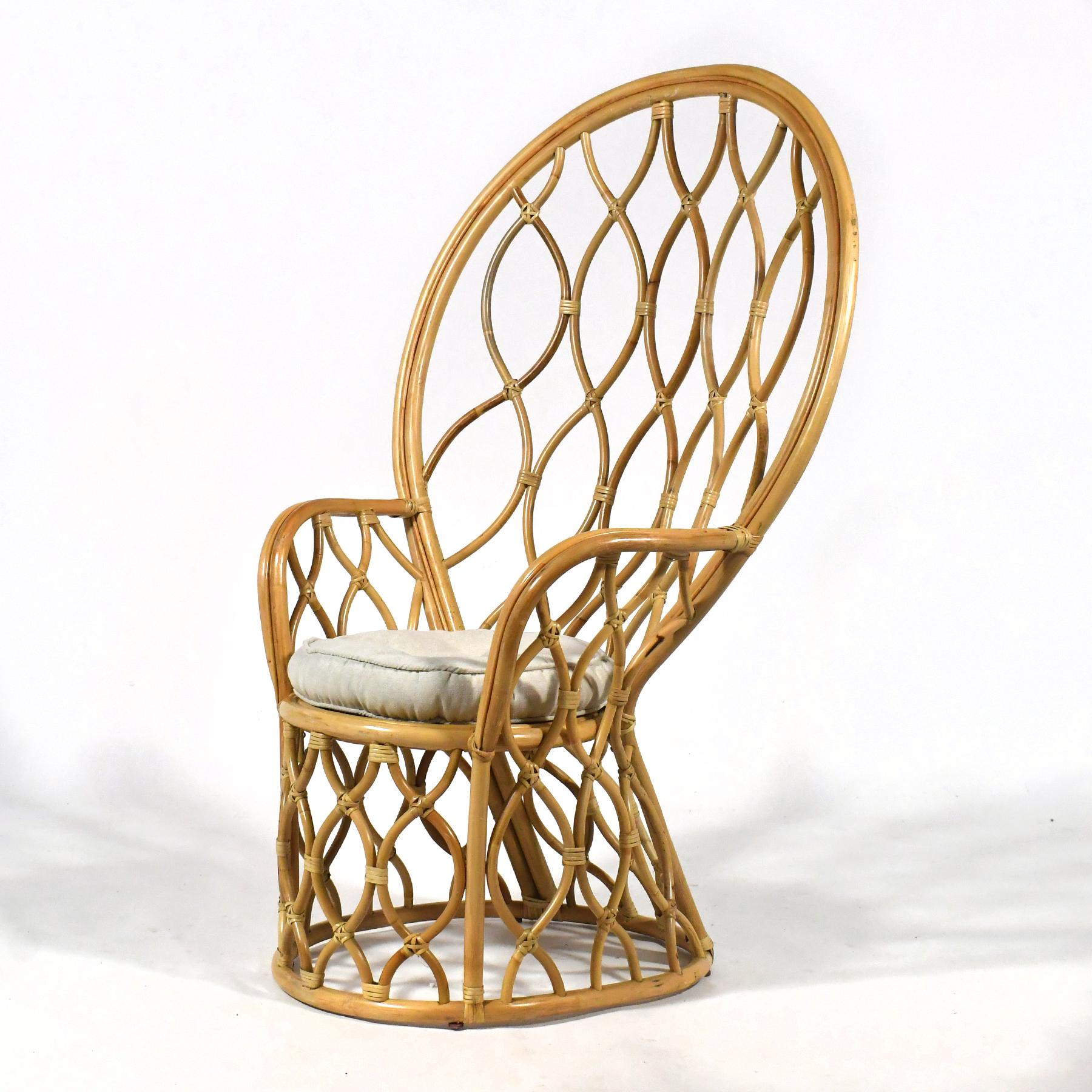 Rattan- Pfauenstuhl (Philippinisch) im Angebot