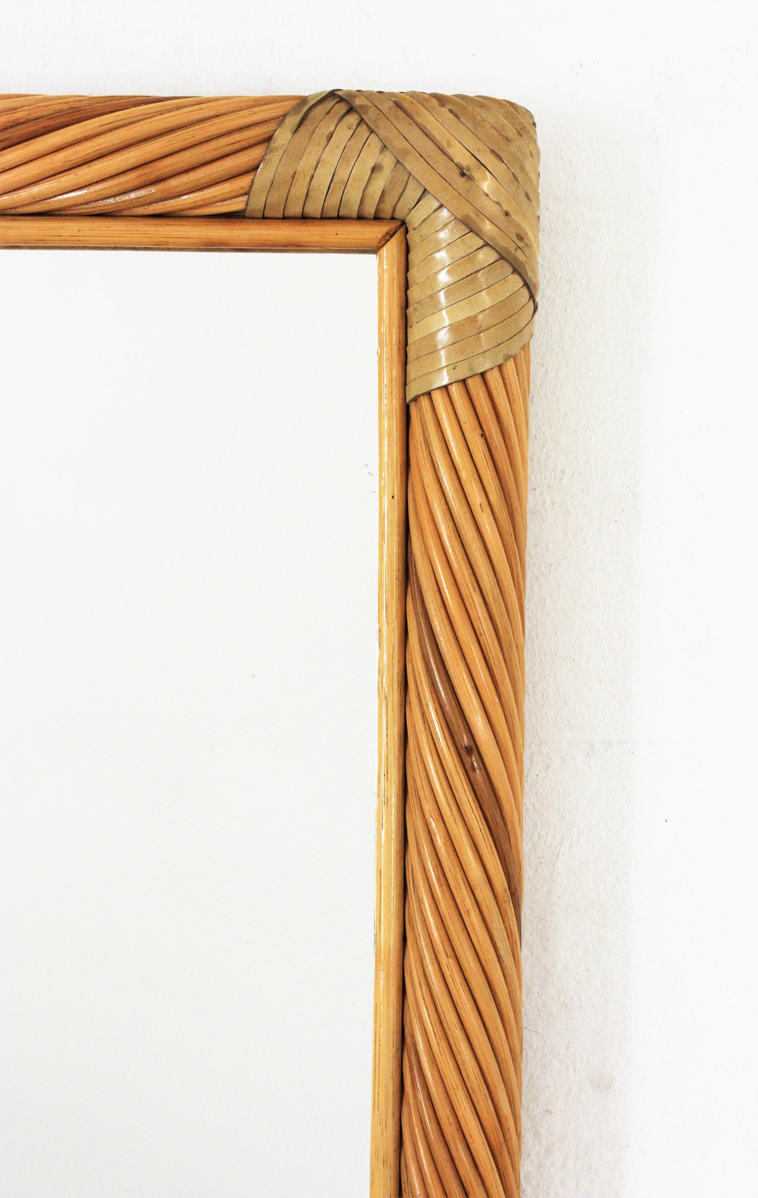 italien Miroir rectangulaire Pencil Reed en rotin en vente