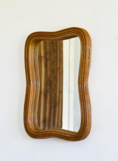Reka Wall-Mounted Mirror: Hand-Crafted Rattan & Glass, Mid-Century