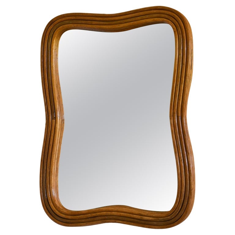 Reka Wall-Mounted Mirror: Hand-Crafted Rattan & Glass, Mid-Century