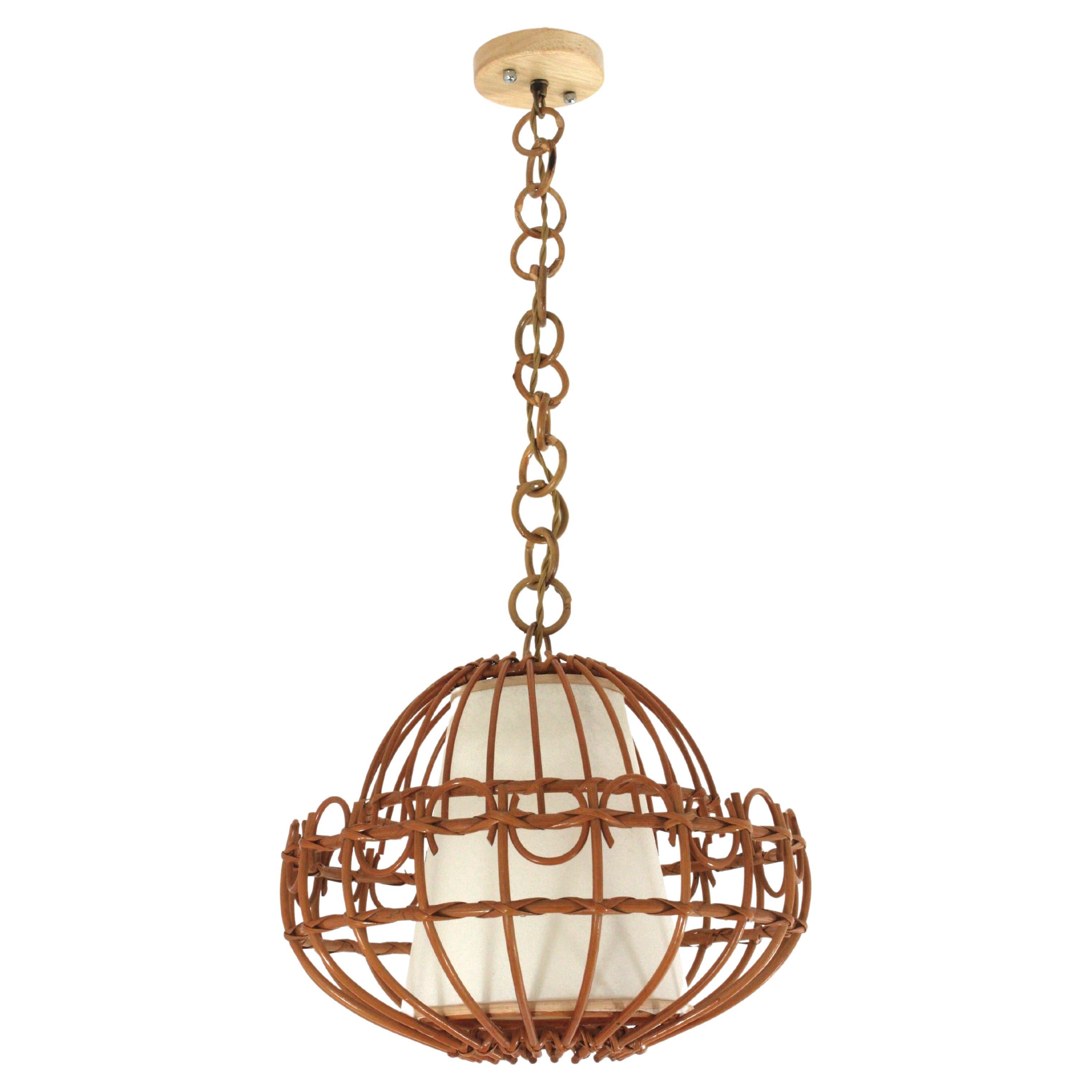 A cool handcrafted rattan large ceiling pendant hanging light with chinoiserie accents, Spain, 1960s.
This large lantern has an eye-catching design featuring a semi-spherical rattan structure decorated by chinoiserie accents and semi rings