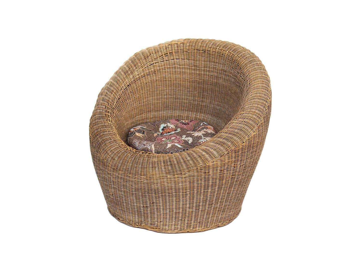 USA, anni '70
Sedia a baccello in rattan / vimini. Un piccolo accento carino. Scala ridotta, grande texture.
NOTE DI CONDIZIONE: Alcune parti in vimini intrecciato si sono allentate. Non sono sicuro che farei sedere sulla sedia qualcosa di diverso