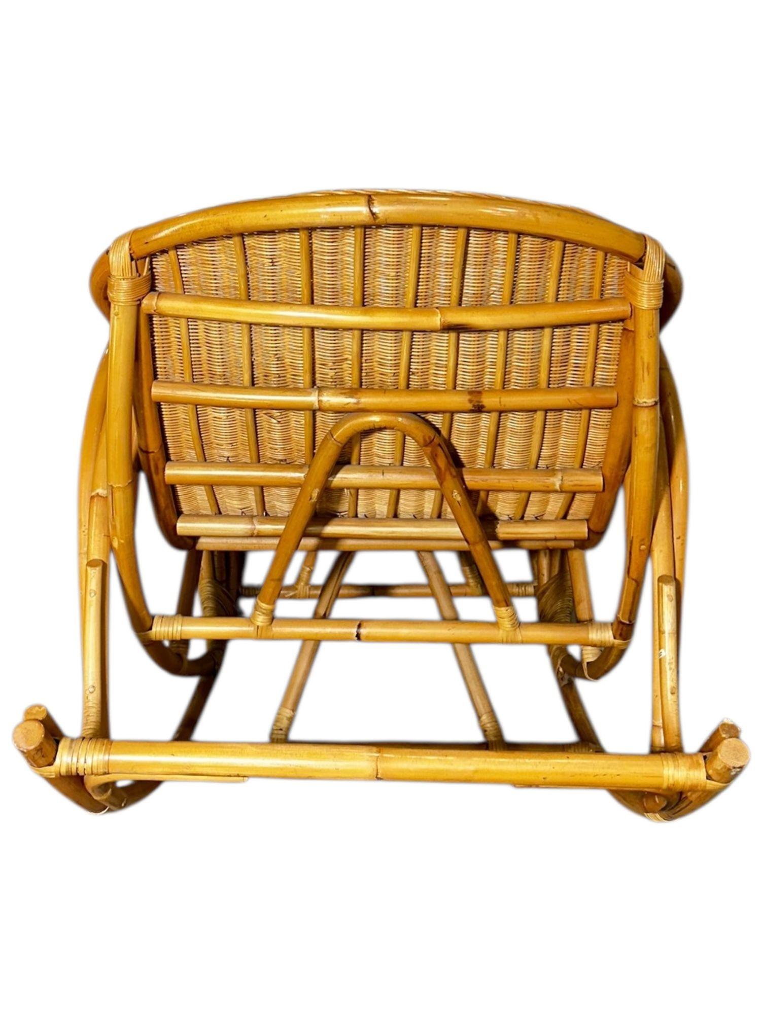 Rattan Rocking Chaise Lounge Chair, 1970 finales del siglo XX en venta