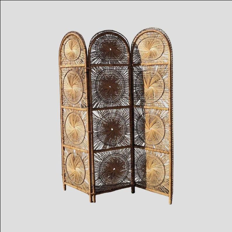 Divisorio in rattan, design a stella, metà del secolo, MCM, Boho Chic, sfondo In condizioni buone in vendita a Rancho Cucamonga, CA