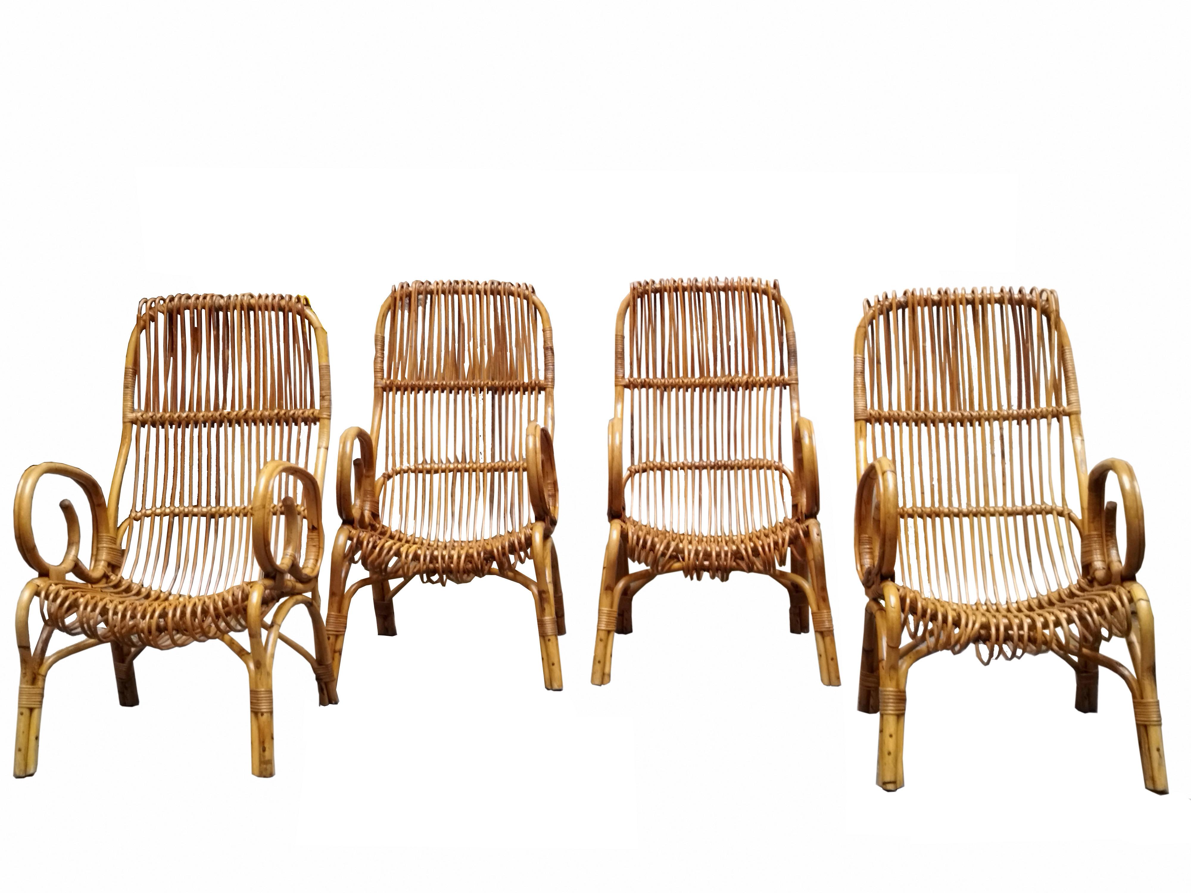 Bamboo lounge set from the 1960s attributed to designer Franco Albini, consisting of four chairs/armchairs and a round table. Finely worked curved bamboo frame. In very good condition with small natural signs of time.