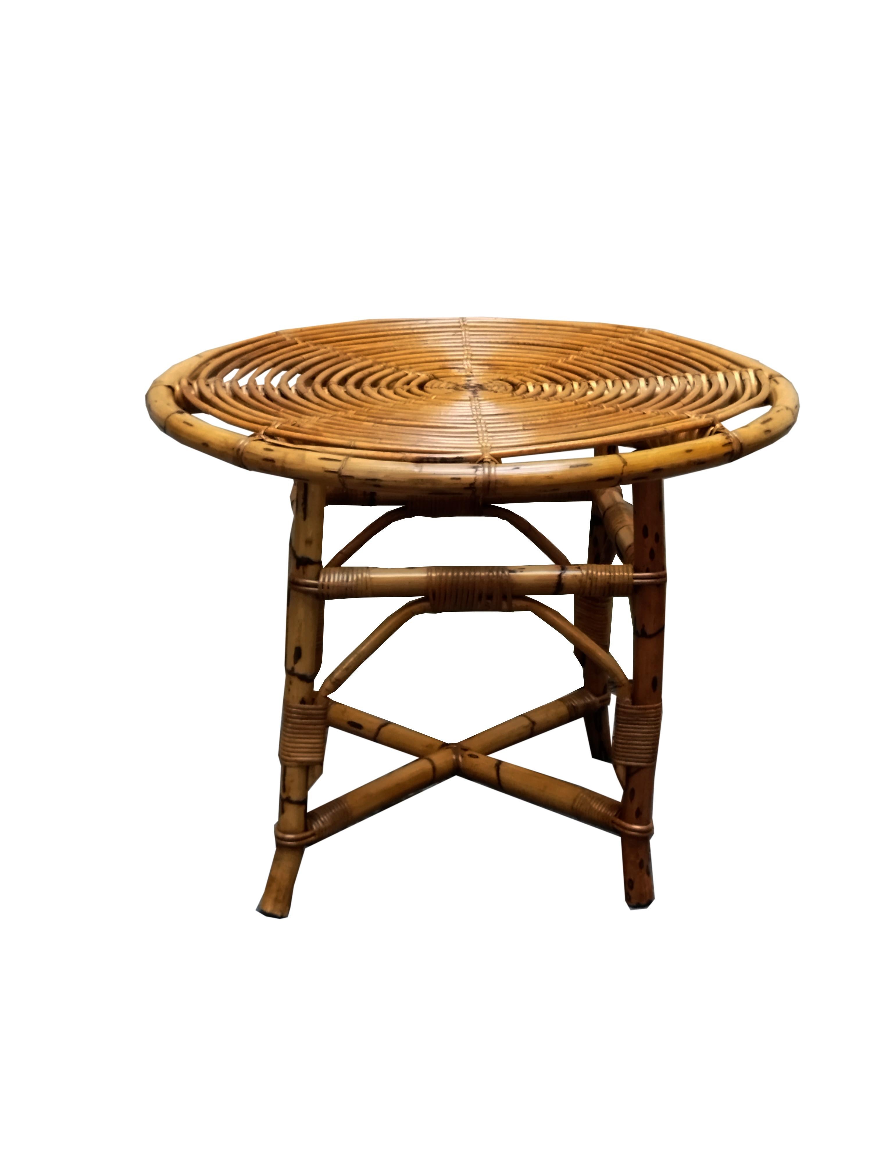Mid-Century Modern Rattan Round Dining Table Set with 4 Matching Chairs, Italy 1960s For Sale