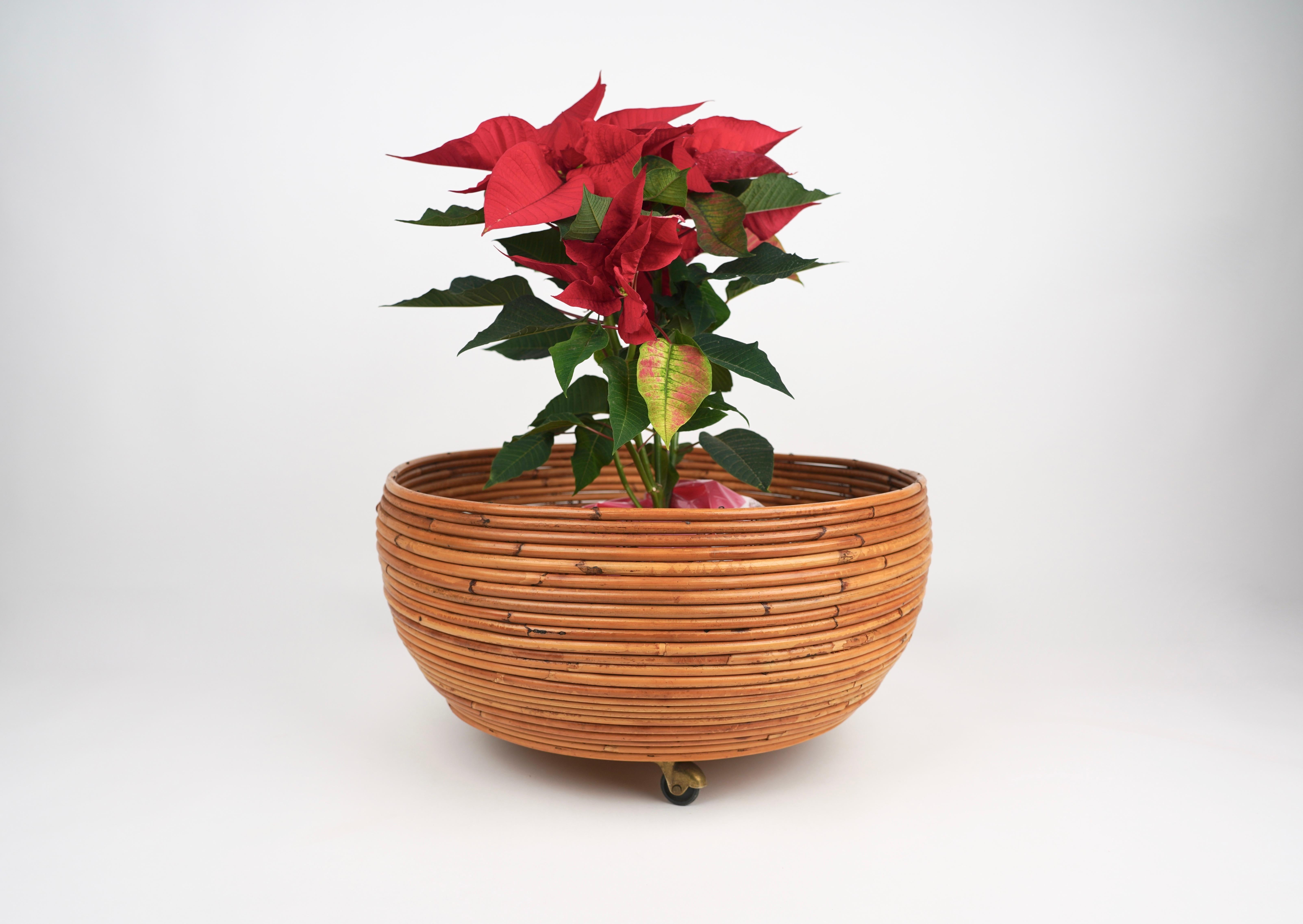 Mid-Century Modern Rattan Round Flower Stand Plant Holder in the Style of Vivai Del Sud Italy 1960s For Sale