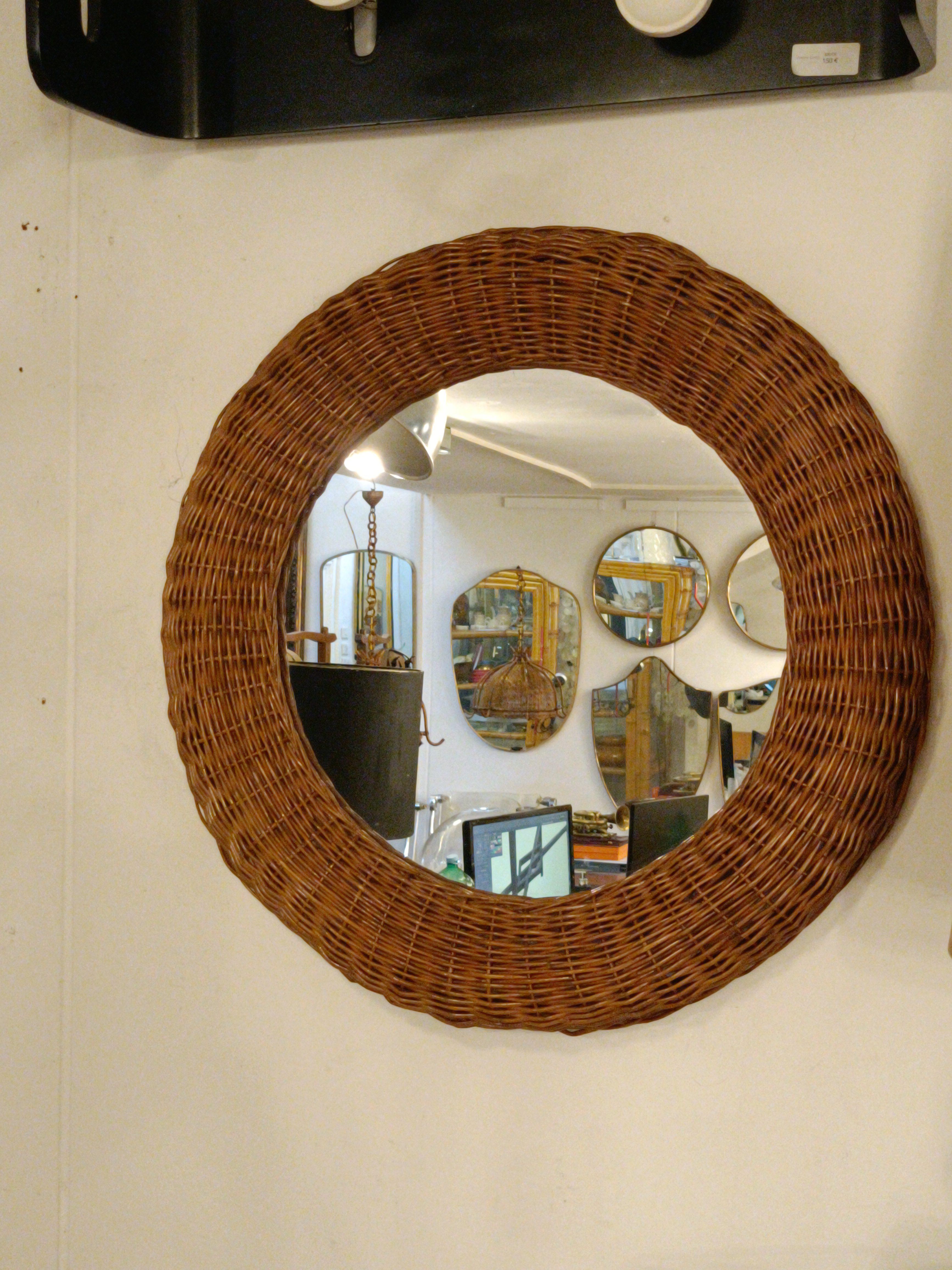 Miroir rond en rotin tressé. Travail artisanal dans l'ambiance de Mario Lopez Torres, Galerie Maison & Jardin, Jansen, Dal Vera, Bamboo Vivai Del Sud, Hollywood Regency, Arpex International.