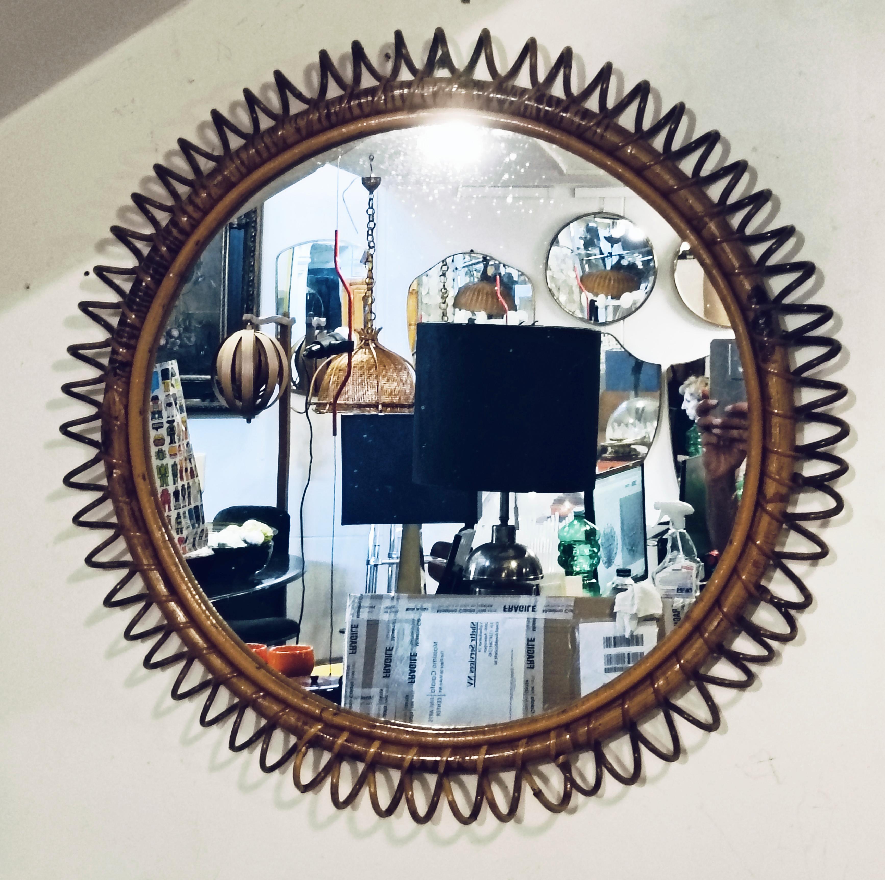Italian Miroir mural rond en rotin, Italie, années 1960 en vente