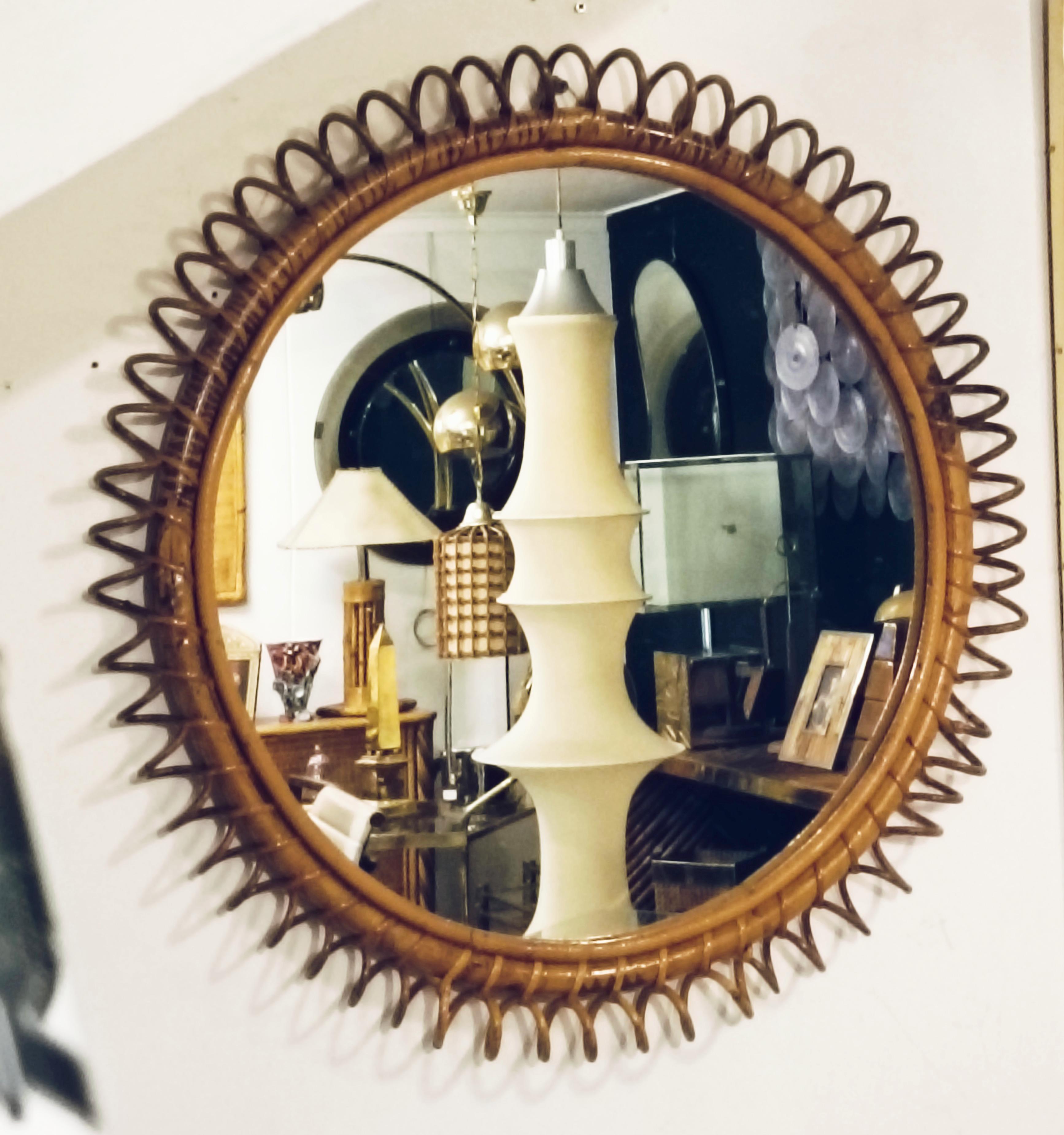 Miroir mural rond en rotin, Italie, années 1960 Bon état - En vente à Naples, IT