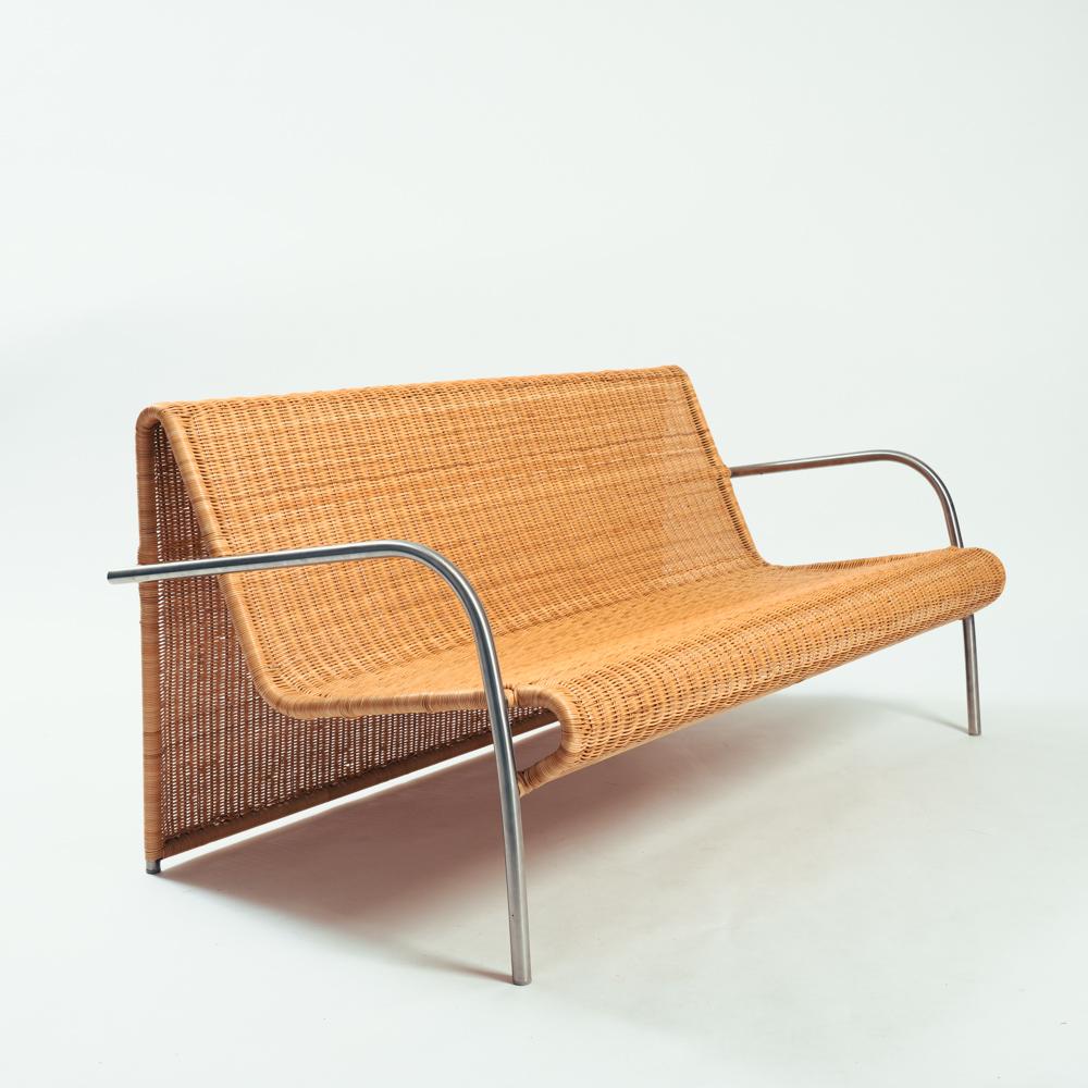 Rattan seating group set with waved back, 1990s In Excellent Condition In Zevenaar, NL