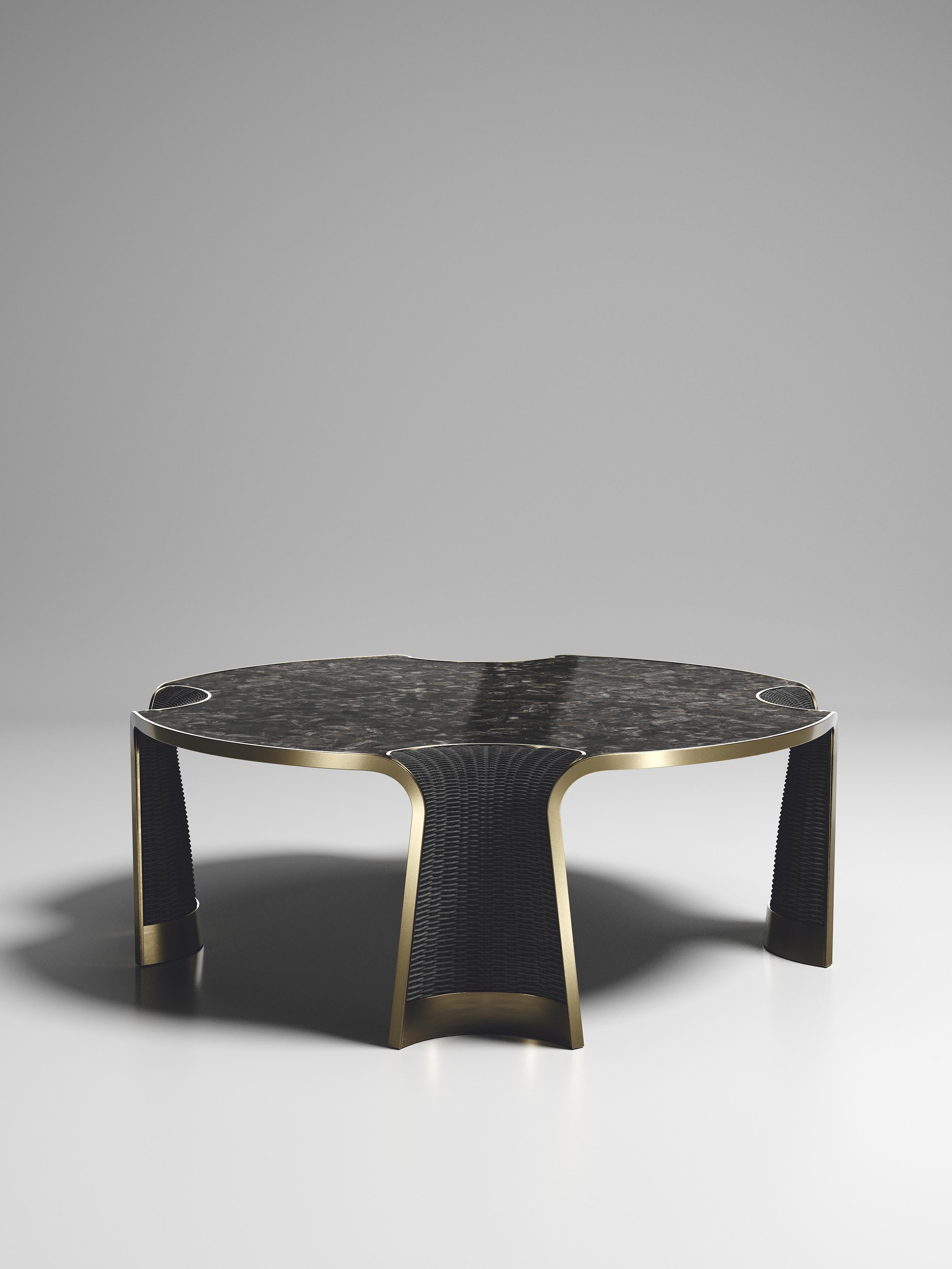 Table d'appoint en rotin avec incrustation en laiton Patagonia et bronze-Patina de R&Y Augousti en vente 8