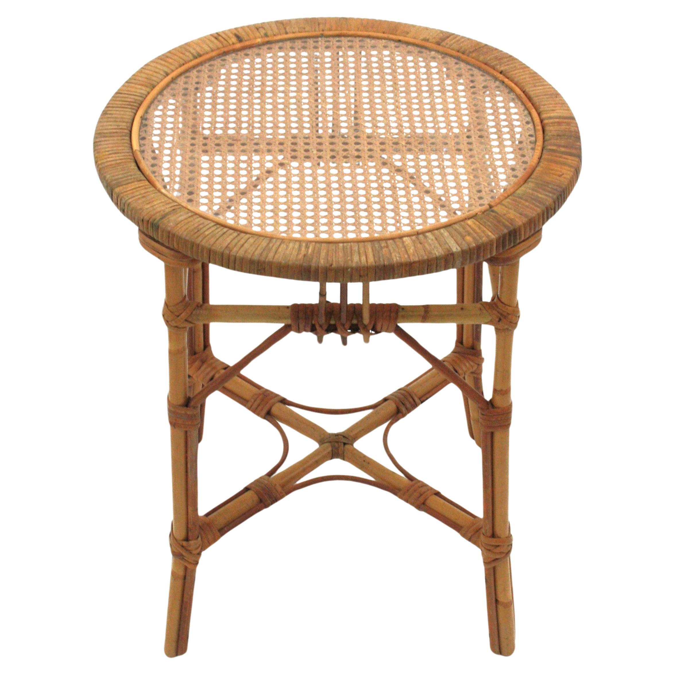 Hand-crafted rattan and woven wicker round occassional table. France, 1960s.
Eye-catching rattan table with canage and glass top.
This rattan and bamboo table has an elegant construction and all the taste of the French Riviera style.
It will be a