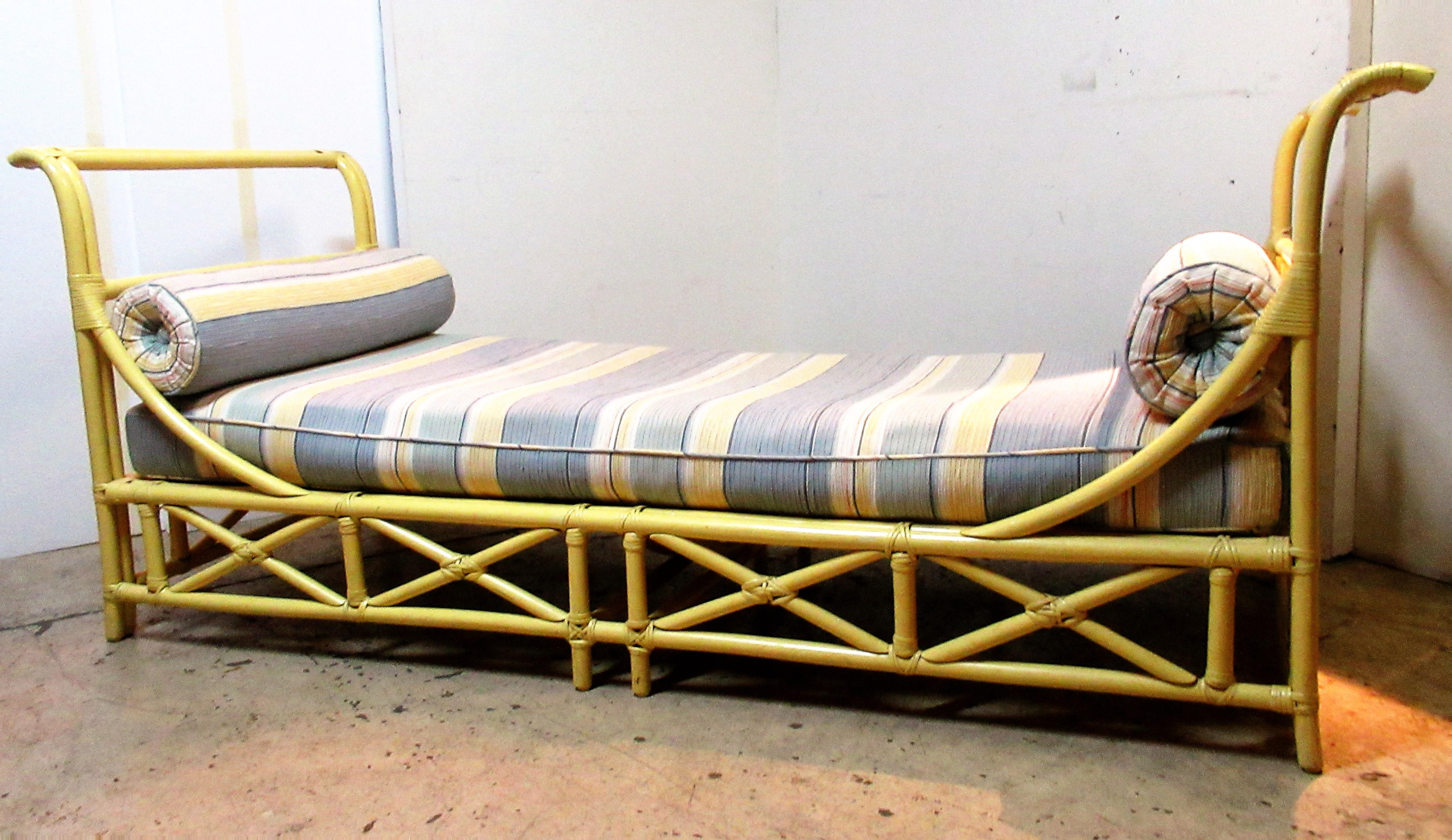 Rattan Sleigh Form Daybed by Ficks Reed In Excellent Condition In Rochester, NY