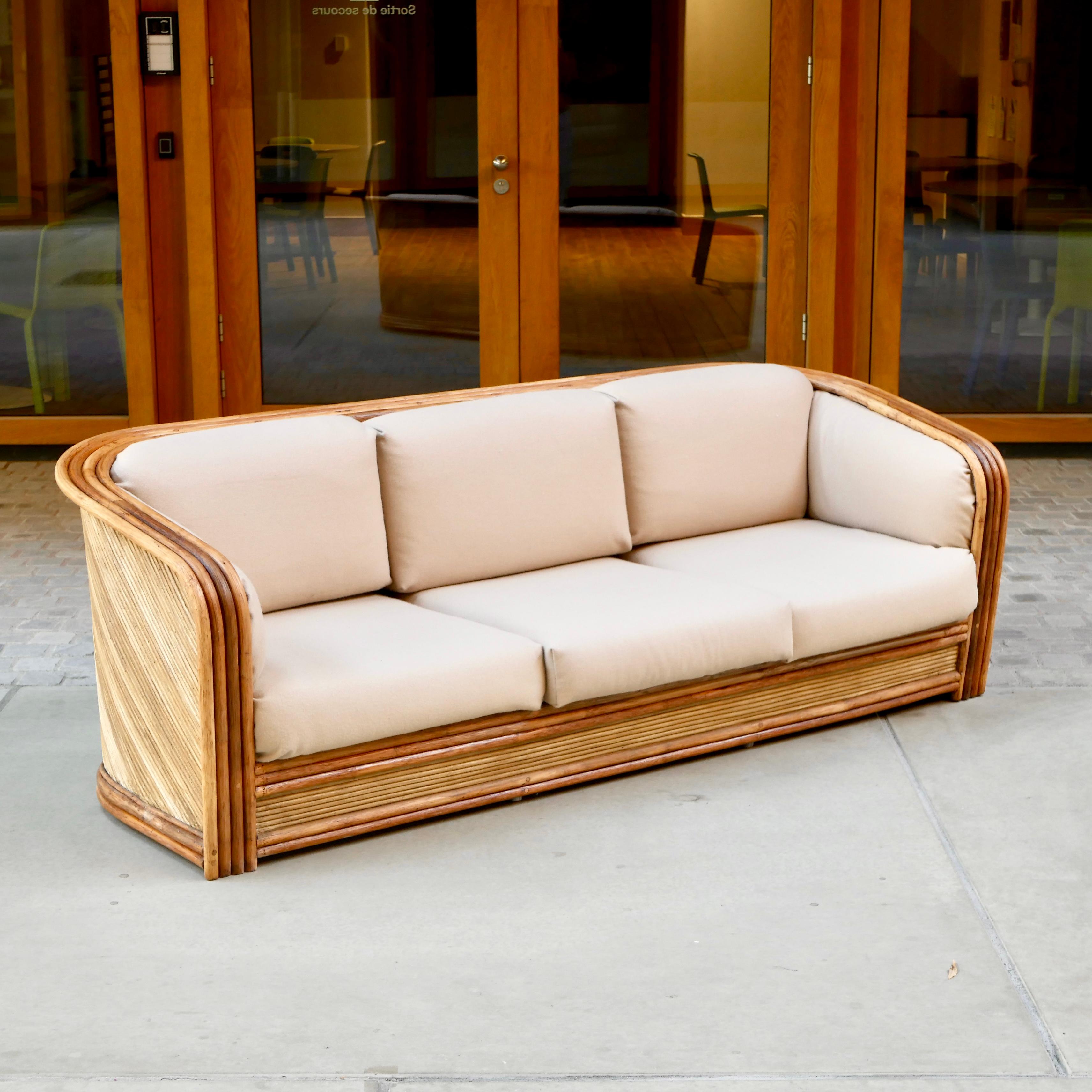 Gorgeous and very rare to find lounge set from the 1980s, made in France by Maugrion 