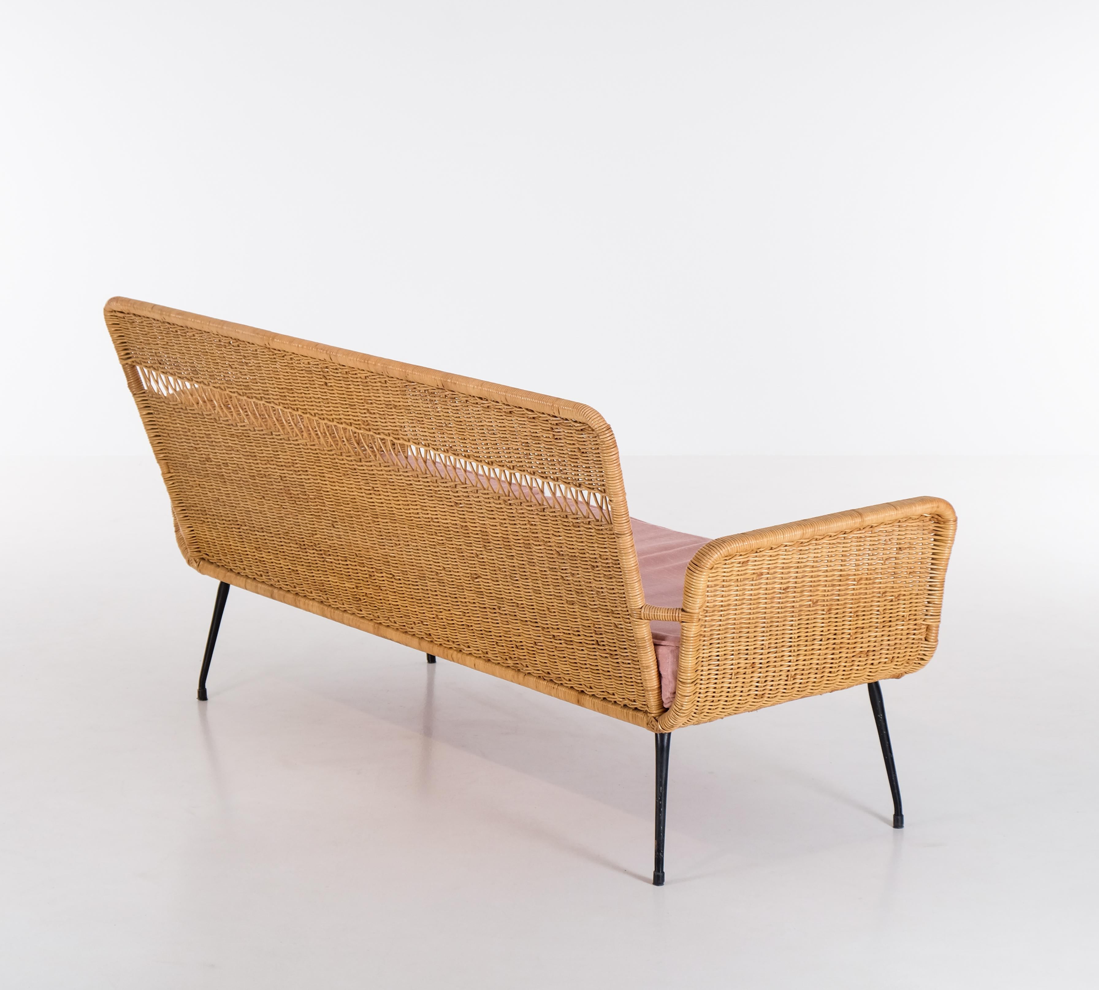 Sofá de ratán, Brasil, años 60 en Bueno estado para la venta en Stockholm, SE
